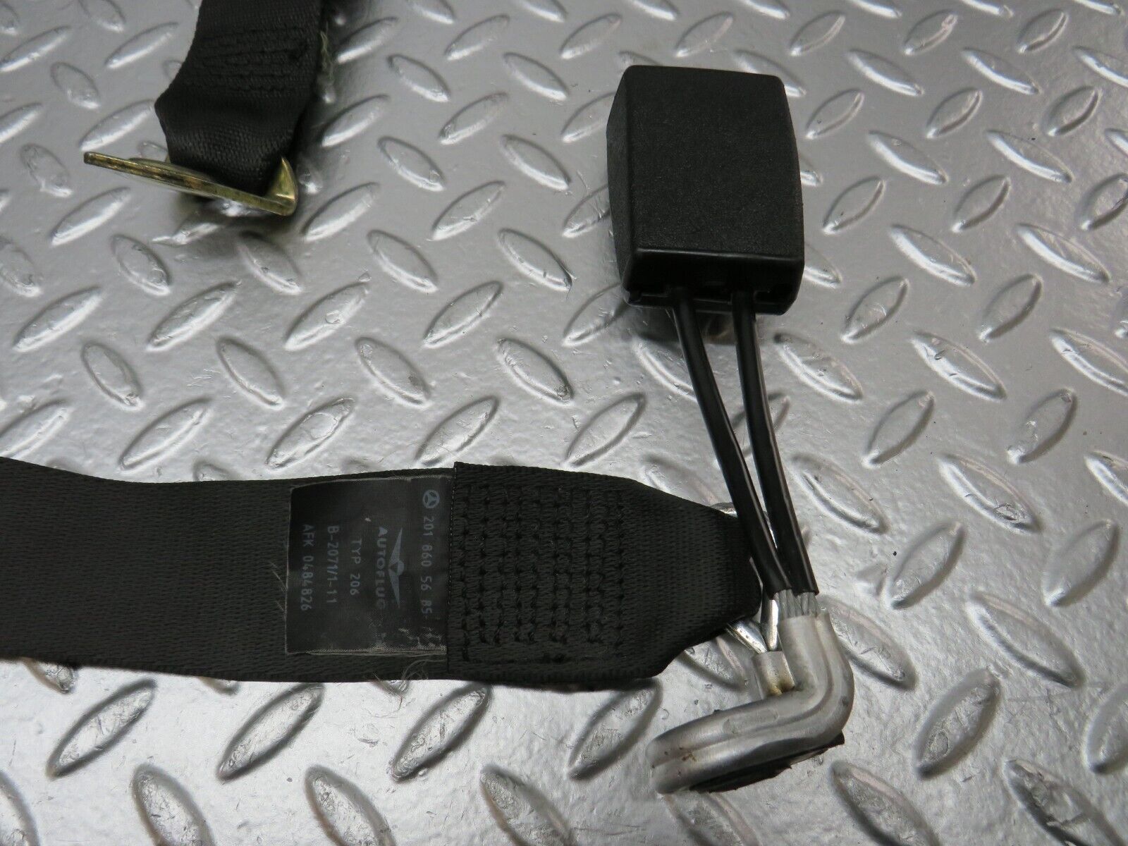 25174 Mercedes-Benz W201 190D Rear Seat Belt Set 1268601886