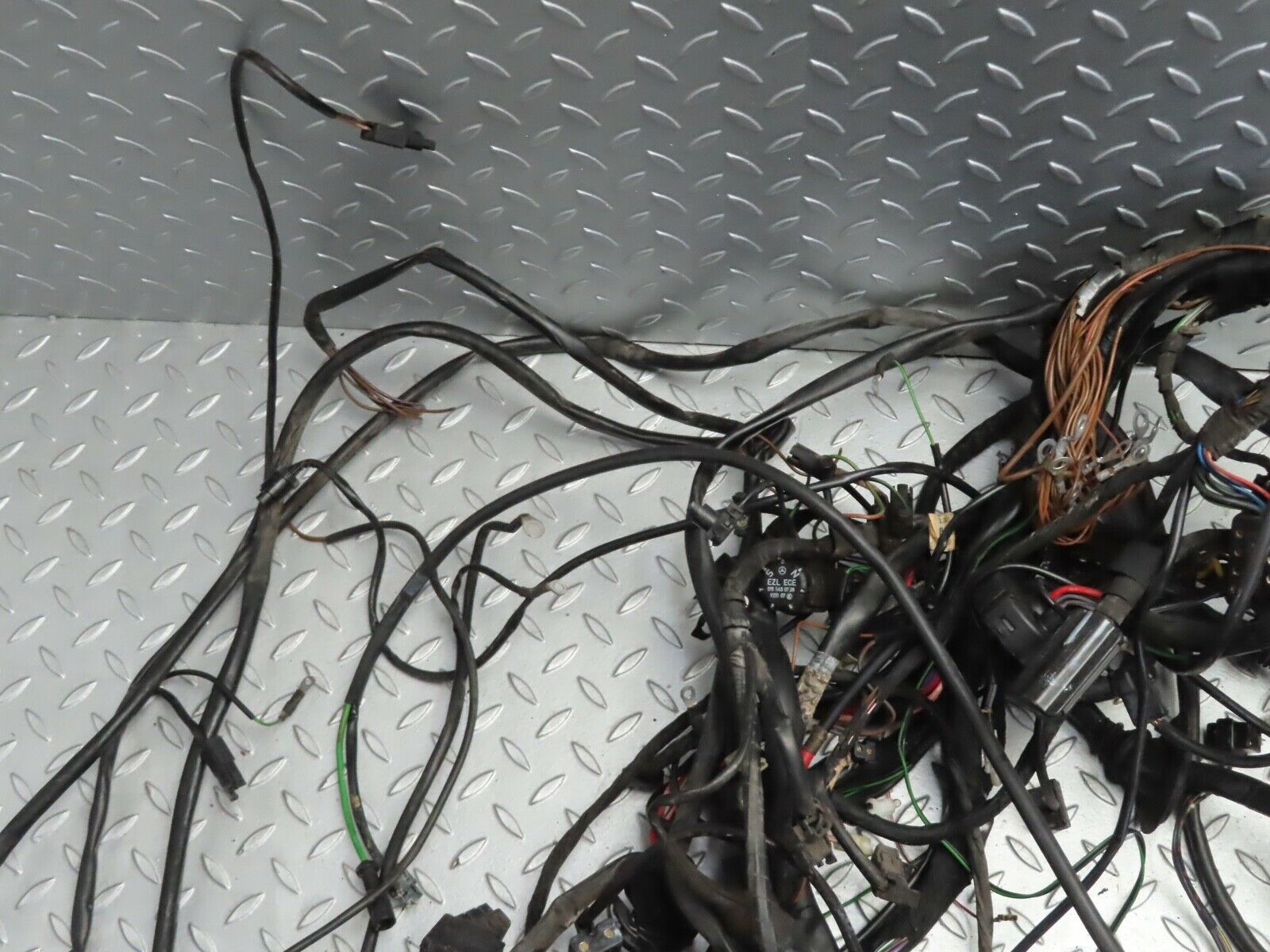 21647 Mercedes-Benz W126 300SE Engine Chassis Body Wire Wiring Harness