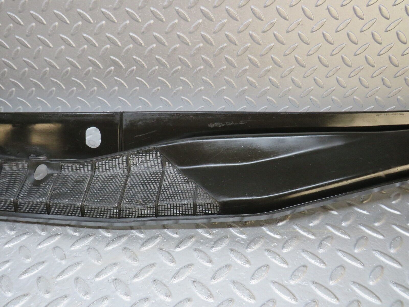 37031 Mercedes-Benz C126 420SEC Coupe Water Drain 1268300813 1268300713