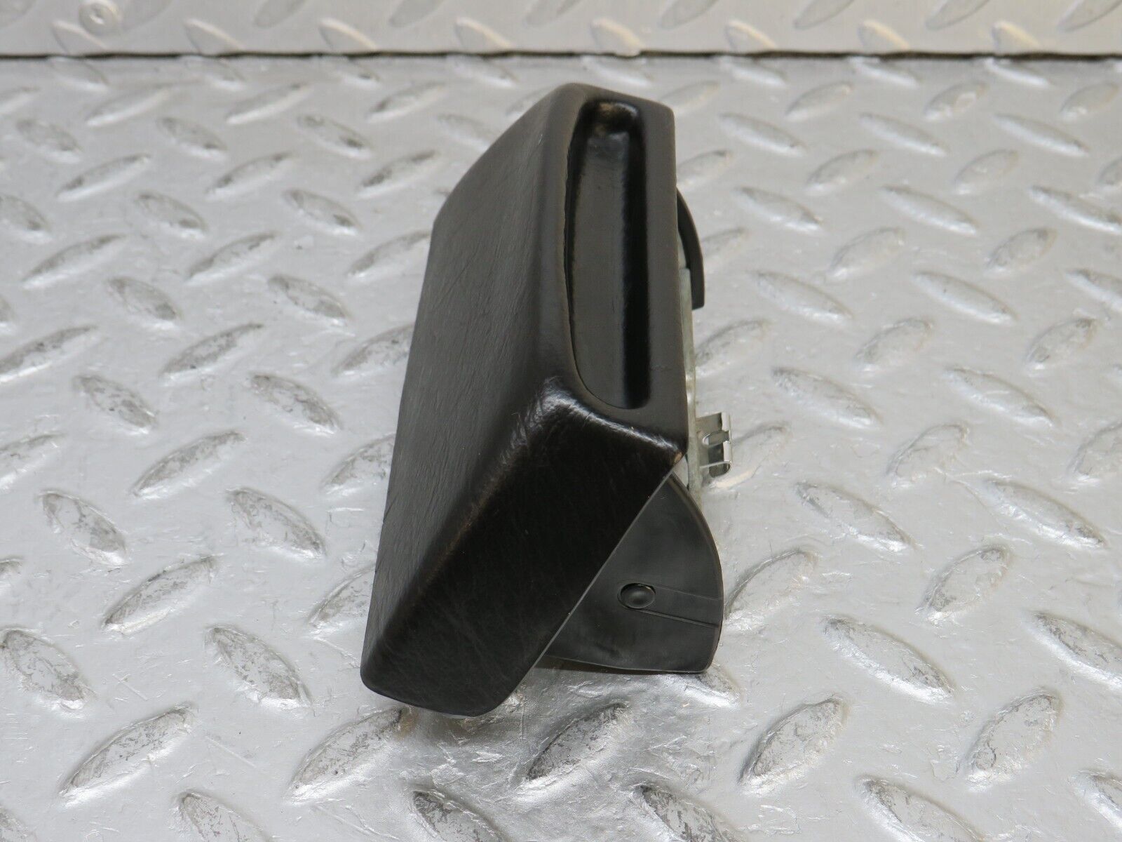 37913 Mercedes-Benz A124 320E Cabriolet Centre Console Rear Ashtray