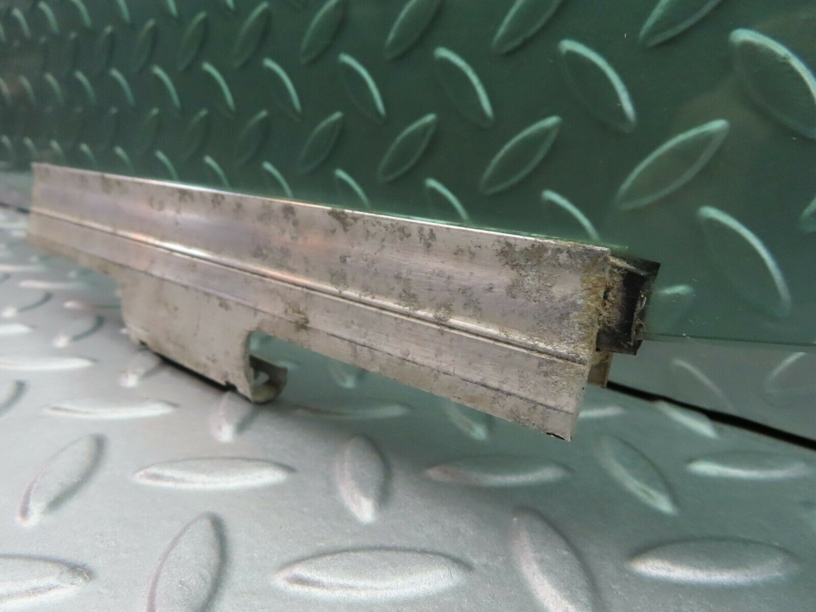 6749 Mercedes-Benz S124 E220 Wagon Rear Left Door Window Glass