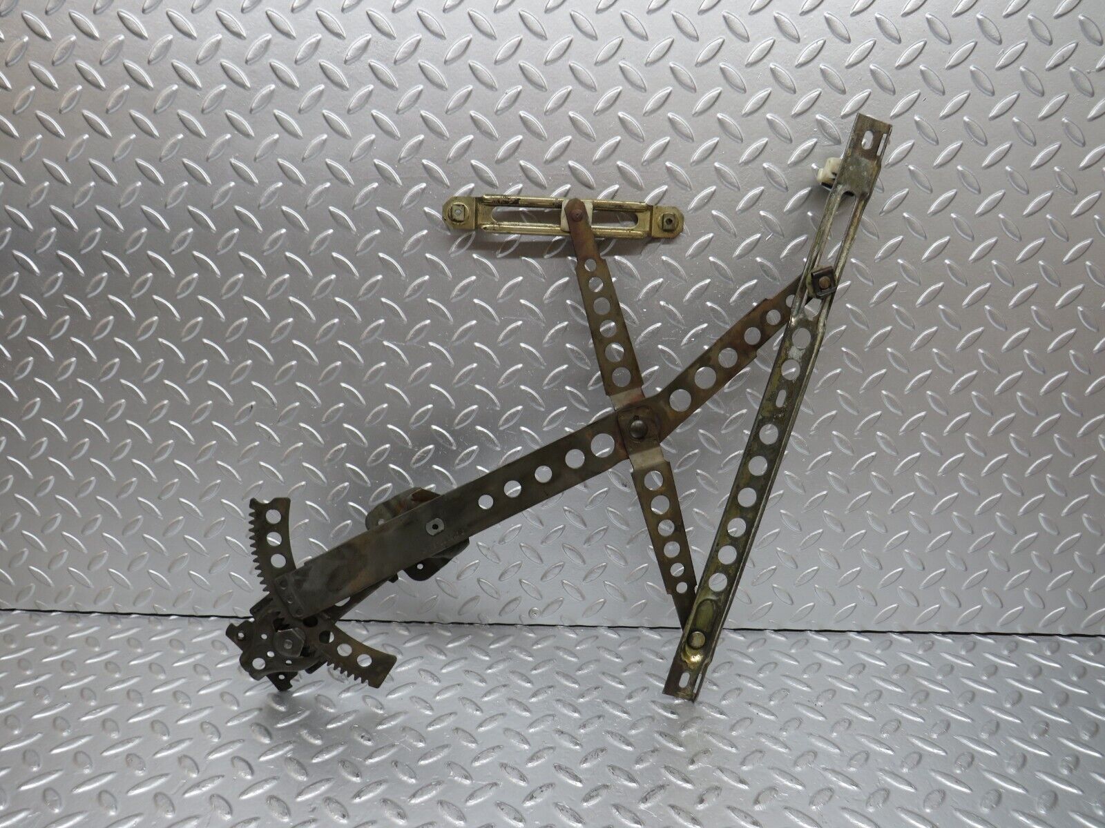 31140 Mercedes-Benz W123 200D Front Left Manual Window Regulator 1237200346