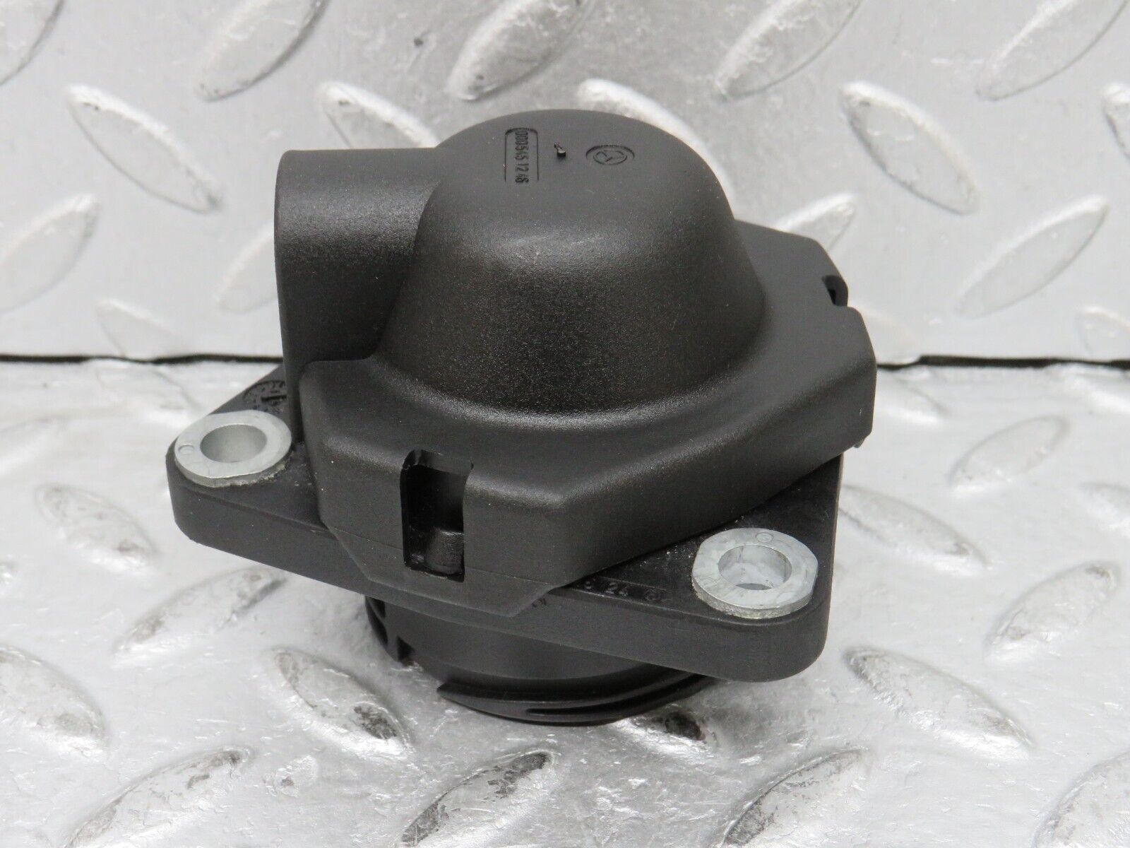 37909 Mercedes-Benz A124 320E Cabriolet Rear Axle Transfer Case Plug 0005451246