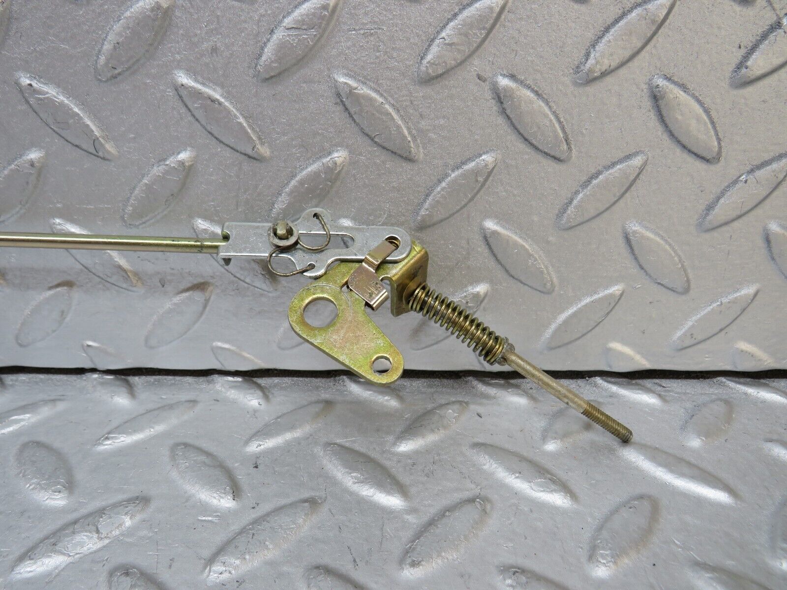 37292 Mercedes-Benz W109 300SEL Rear Right Door Lock Vacuum Actuator