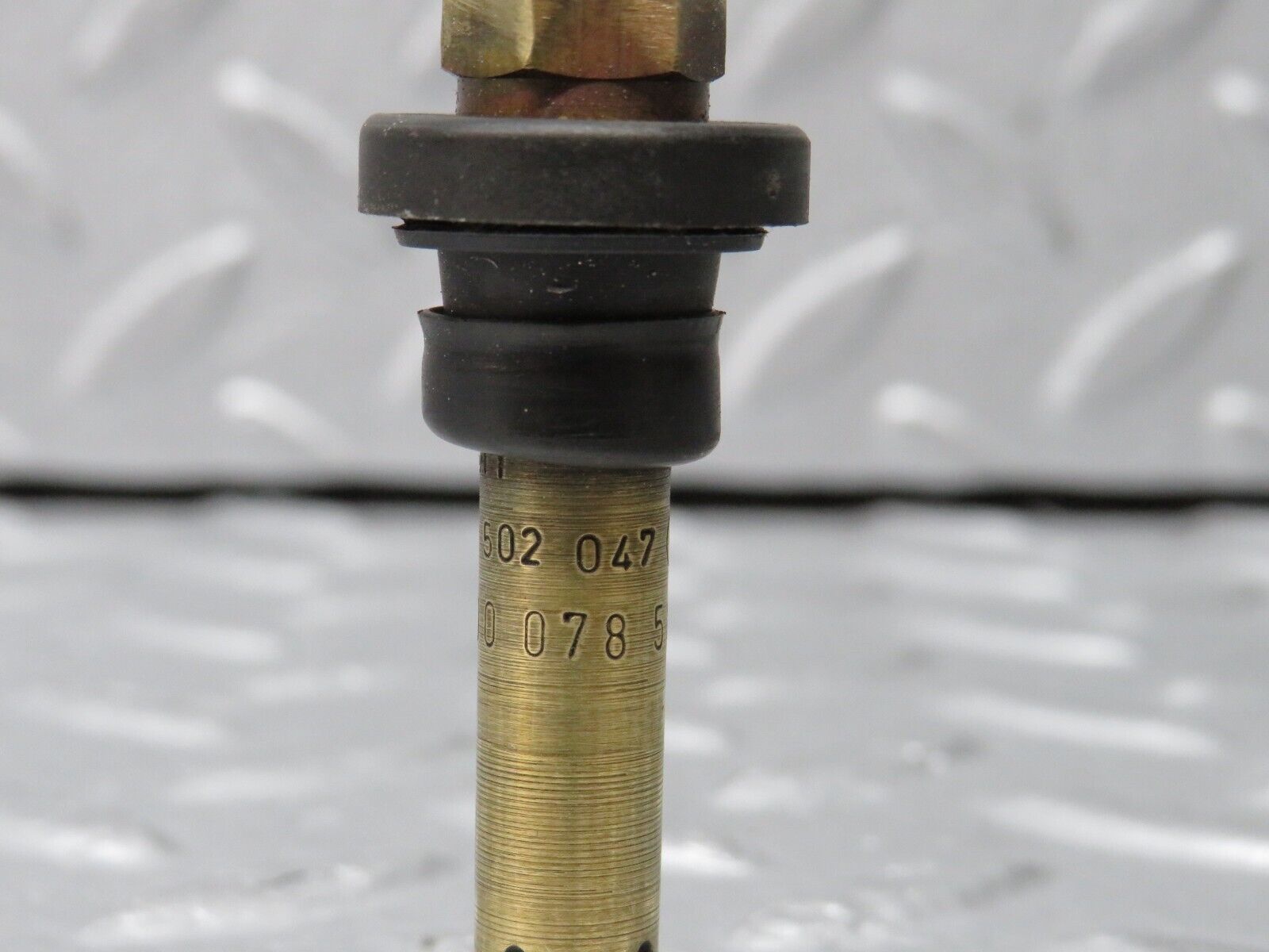 38902 Mercedes-Benz W201 190E 2.6L Fuel Injector Bosch 0000785623 0437502047