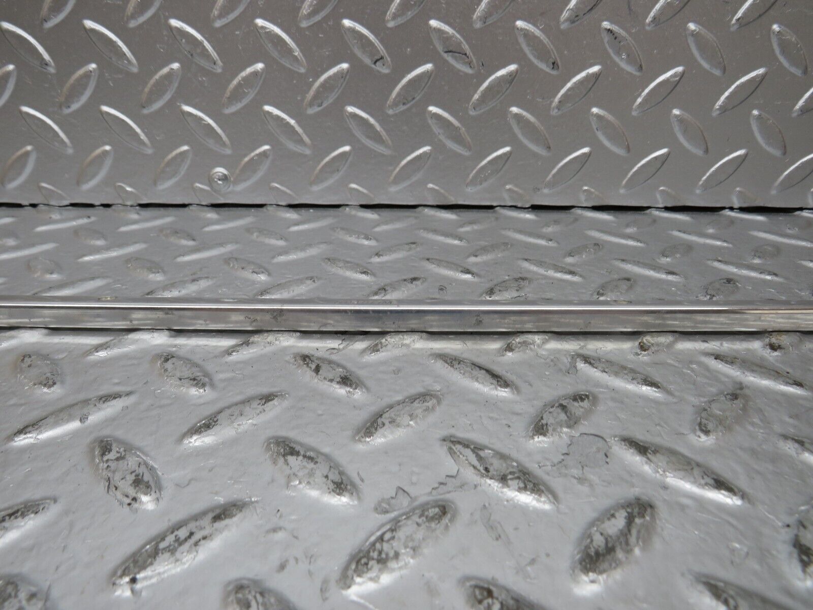 26360 Mercedes-Benz W116 450SE Sunroof Chrome Trim