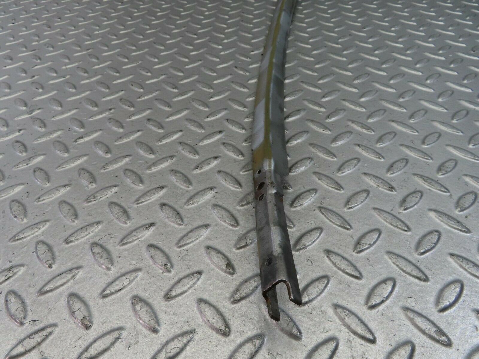 9726 Mercedes-Benz C123 280CE Coupe Front Left Door Window Channel Pair