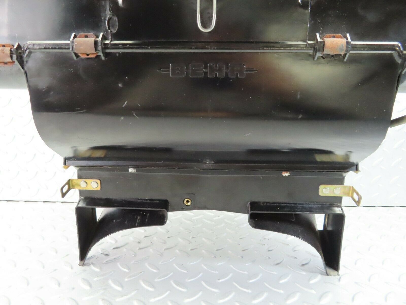 8048 Mercedes-Benz W115 220D Heater Box Blower Housing Behr