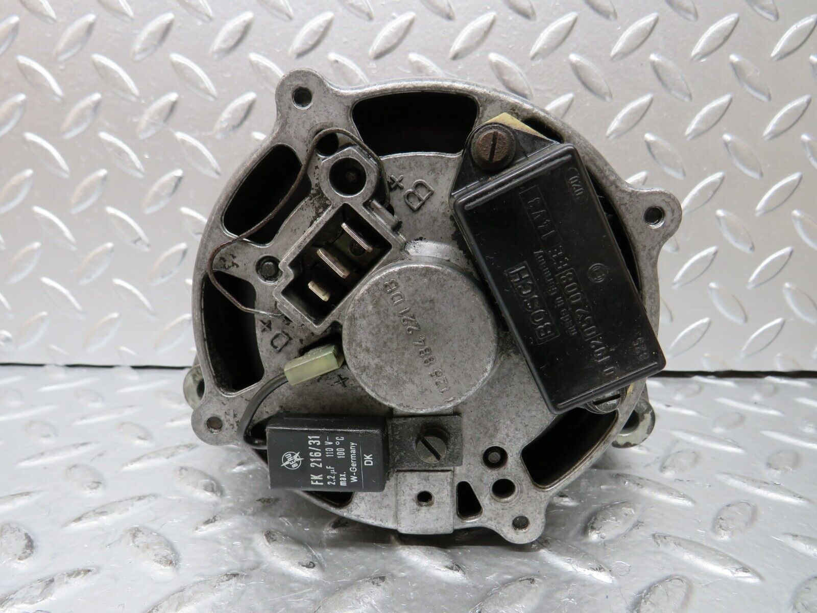 26289 Mercedes-Benz W116 450SE Alternator Generator 1125884221 0120489526