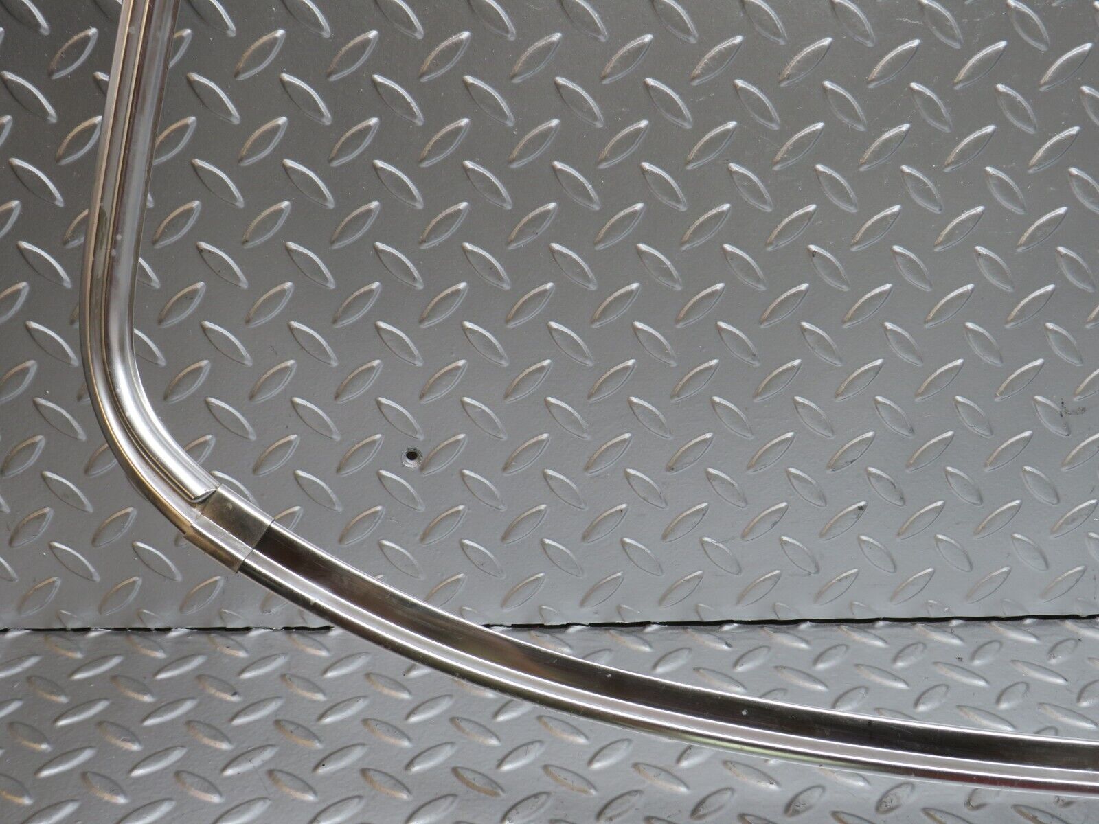 28182 Mercedes-Benz W123 280E Rear Windscreen Chrome Frame