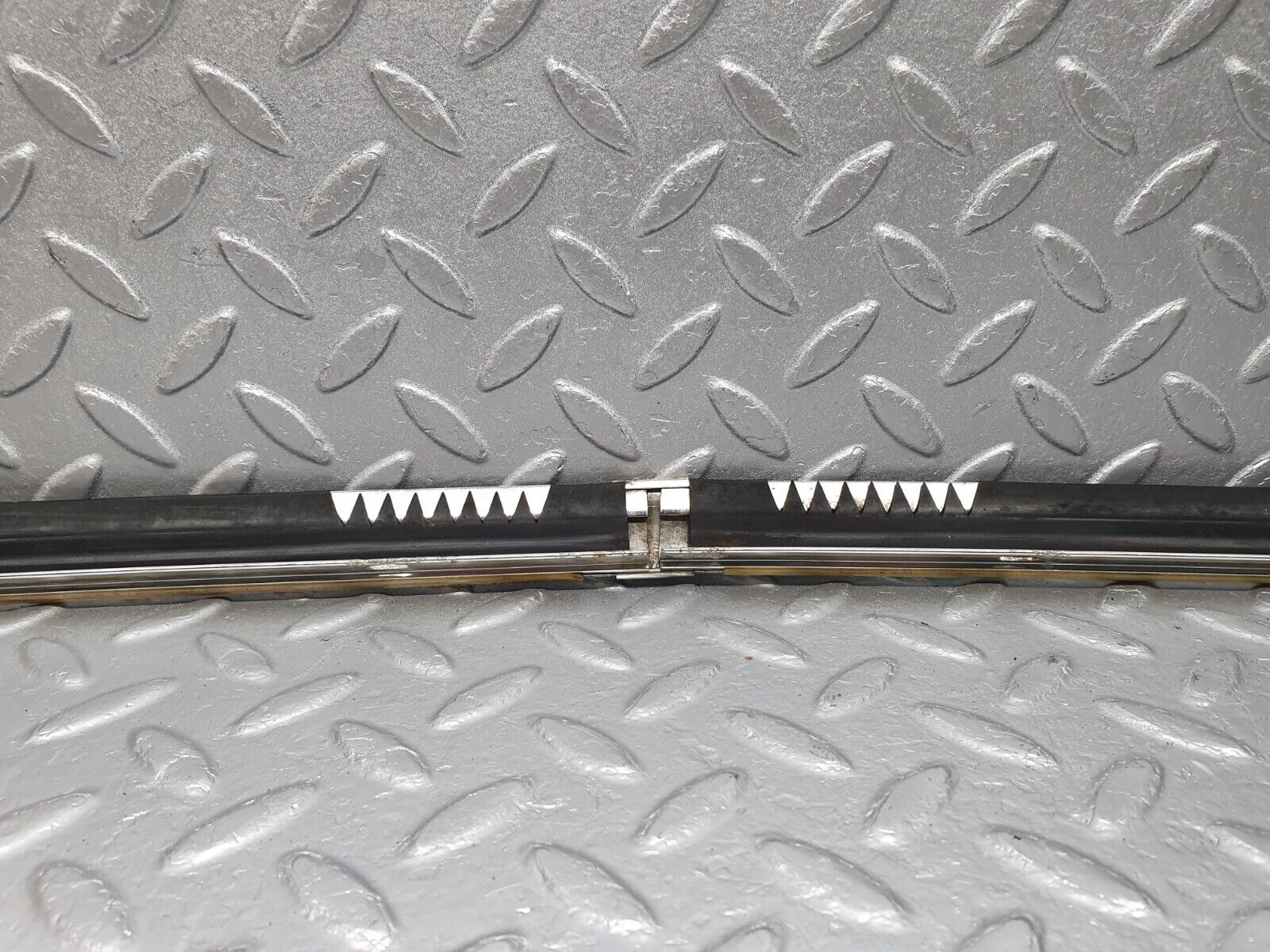 41296 Mercedes-Benz W126 300SE Front Windscreen Top Chrome Frame Trim