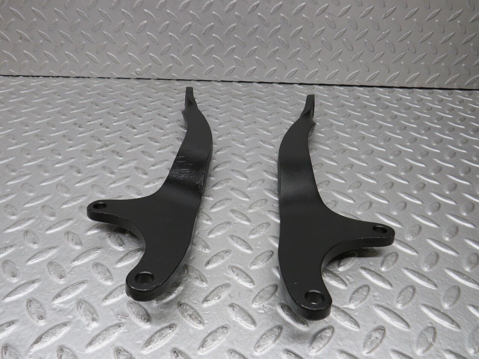 37659 Mercedes-Benz W109 300SEL Rear Anti Roll Bar Holder Bracket Pair