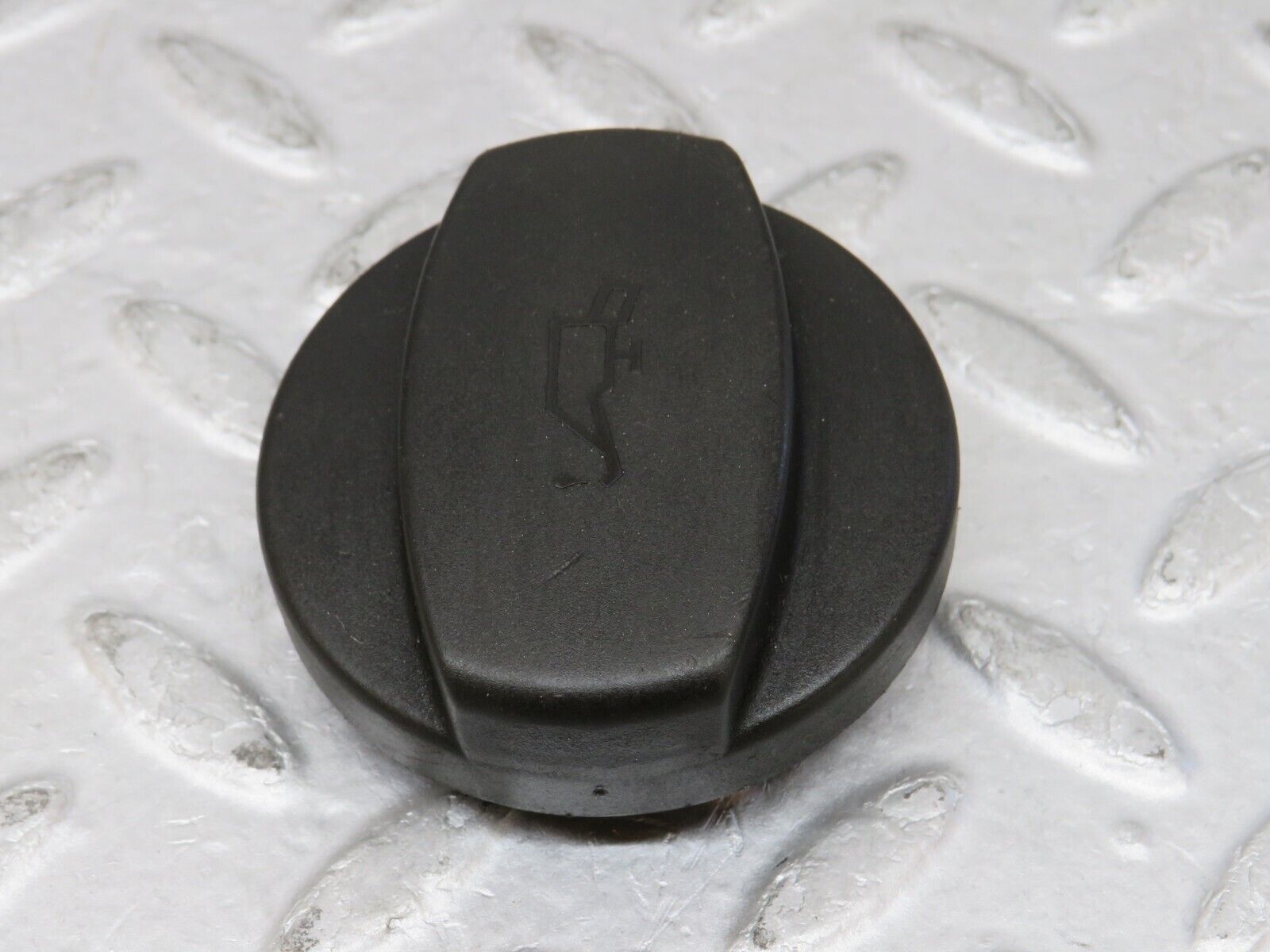 35732 Mercedes-Benz W124 Engine Oil Filler Cap 1110180302