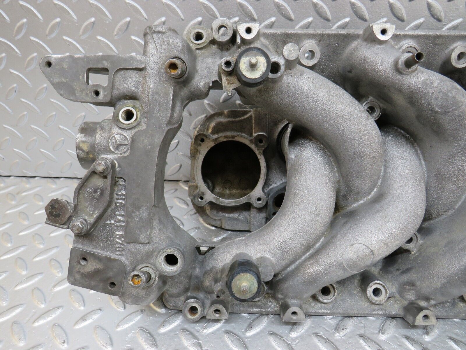 34528 Mercedes-Benz C126 380SEC Coupe Intake Manifold 1161415701