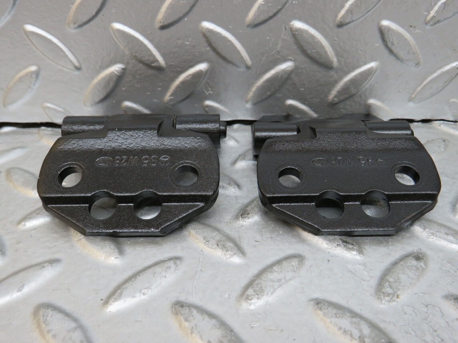 29131 Mercedes-Benz C124 320CE Coupe Right Door Hinge Pair