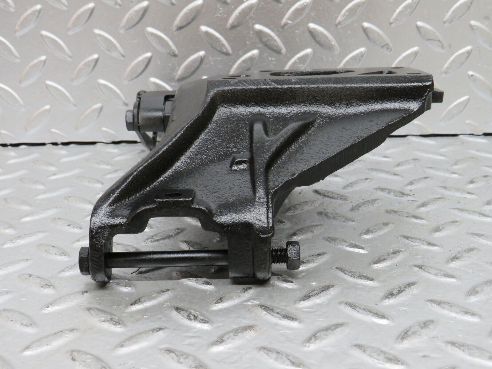 28067 Mercedes-Benz W123 280E Alternator Generator Bracket 1101550535