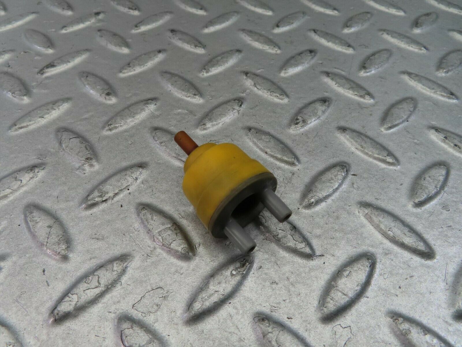 9738 Mercedes-Benz C123 280CE Coupe Vacuum Check Valve