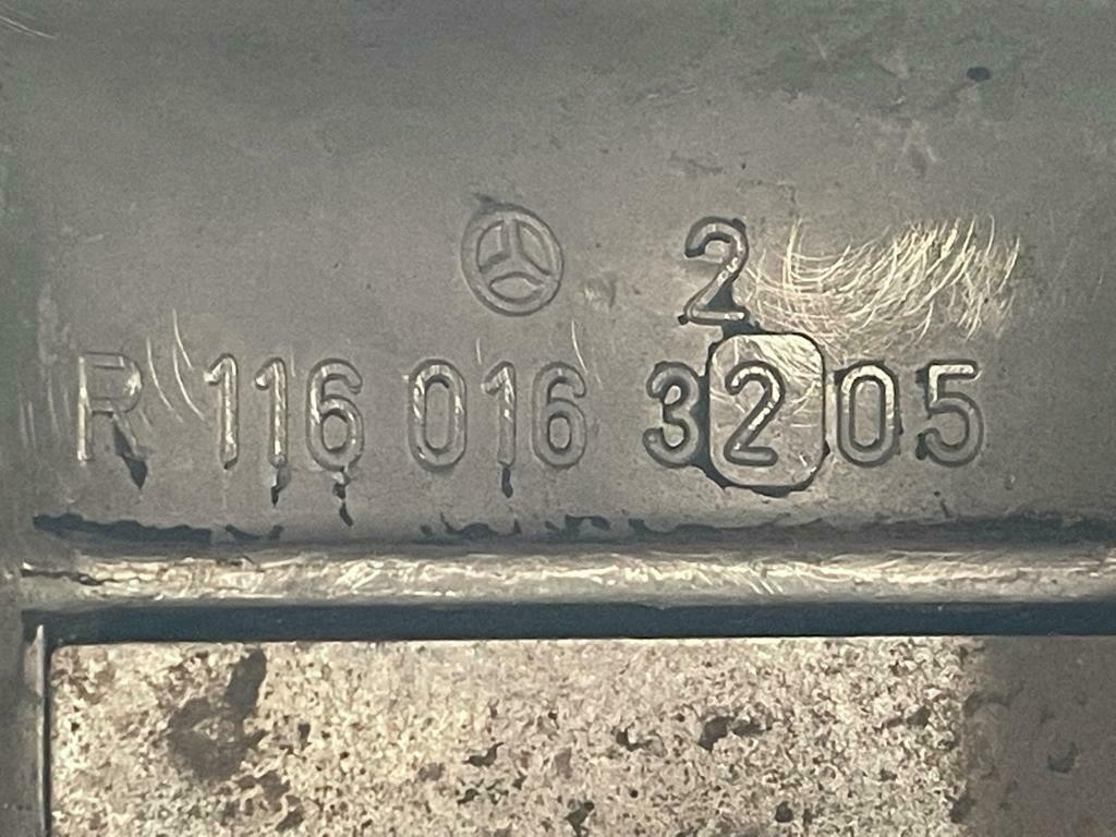 0008 Mercedes-Benz W116 350 SE Cylinder Head Valve Cover Left 1160161805