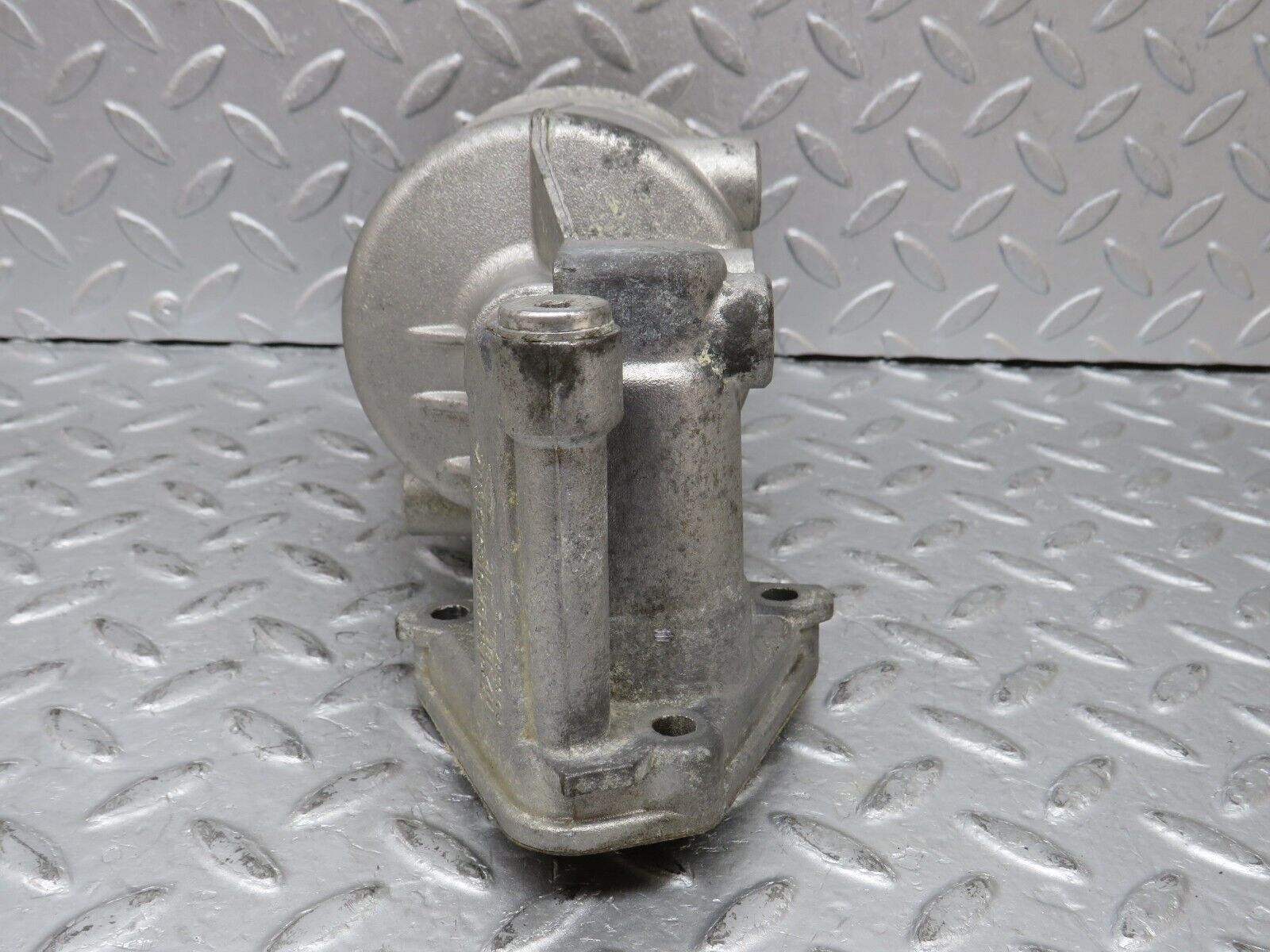 36333 Mercedes-Benz W126 420SE Oil Filter Housing 1171802611 1171840008