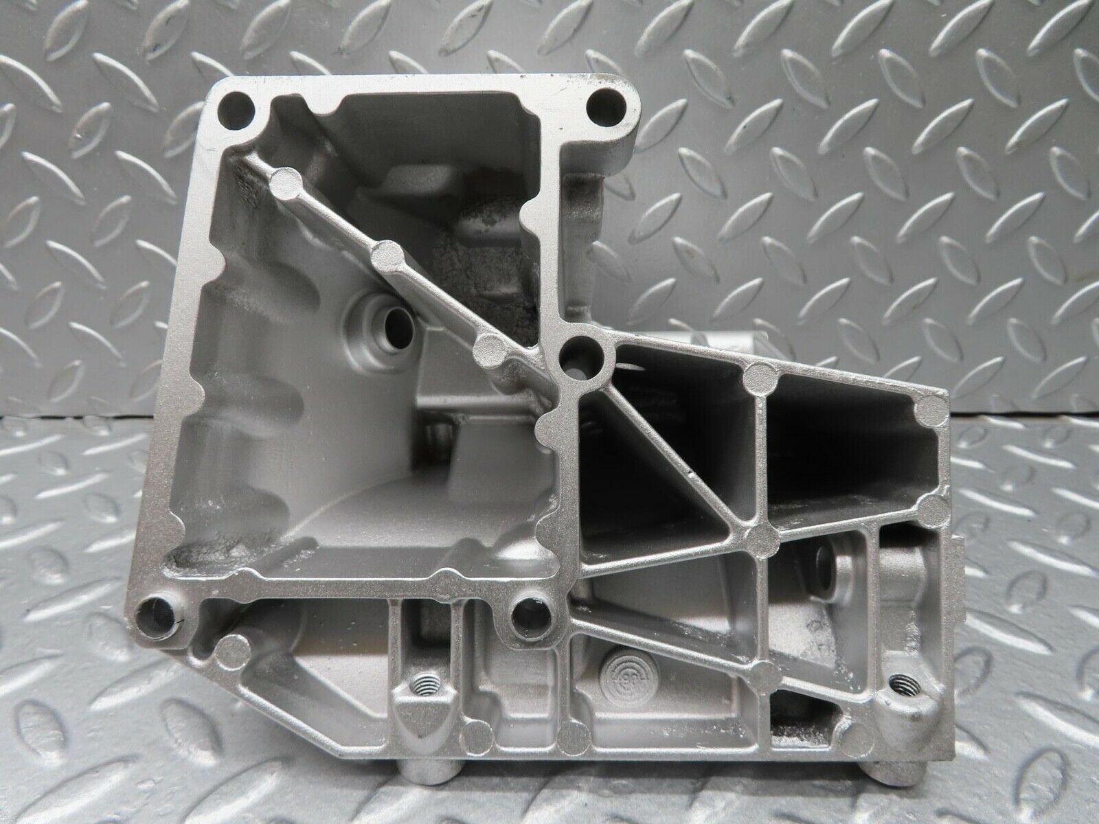 12737 Mercedes-Benz R129 300SL Coupe Power Steering Pump Bracket 1031310935