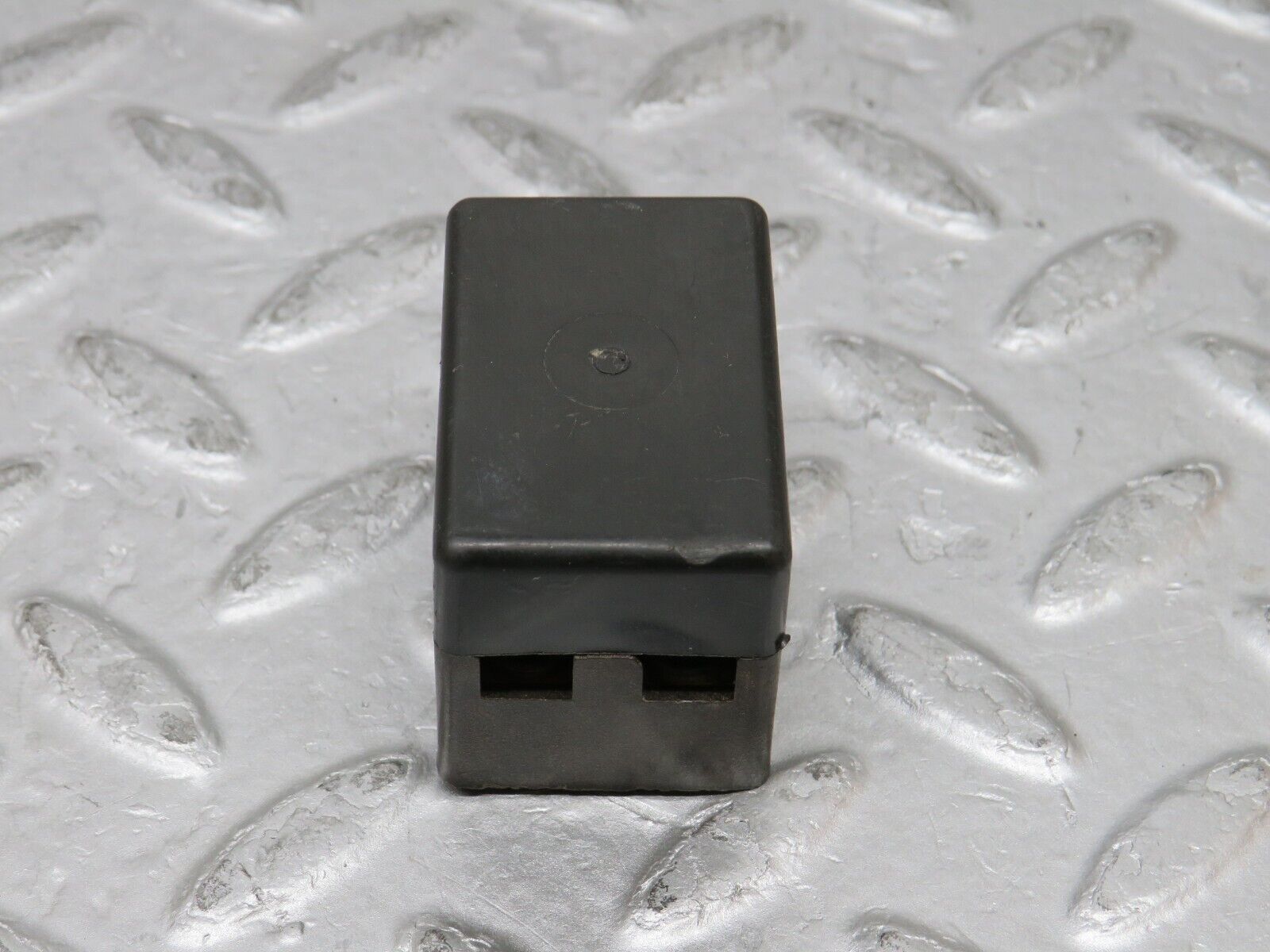 37324 Mercedes-Benz W109 300SEL Fuse Box Connector