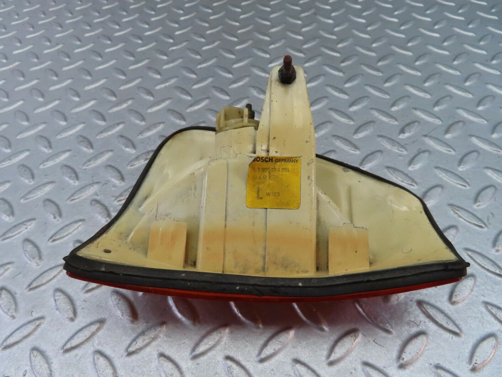 8112 Mercedes-Benz W123 Indicator Light Front Left Bosch 1305233051