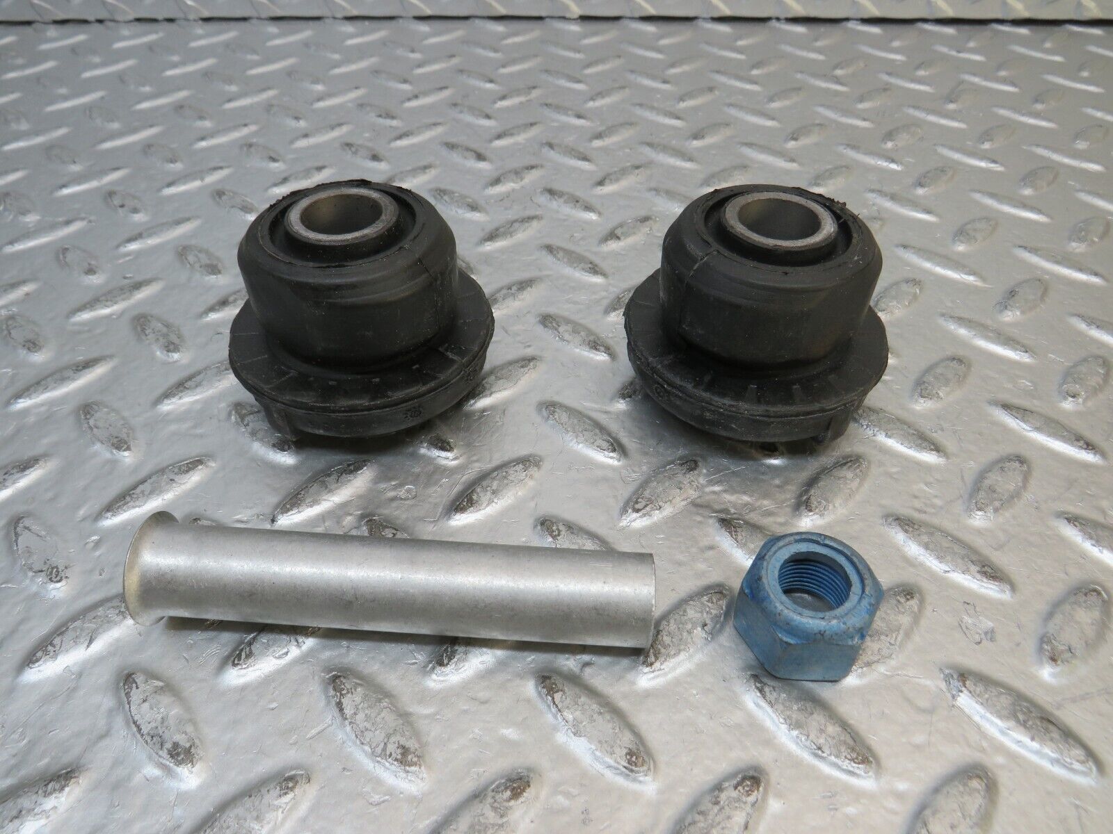 27082 Mercedes-Benz W123 280E Control Arm Bushing Kit New 1233301375