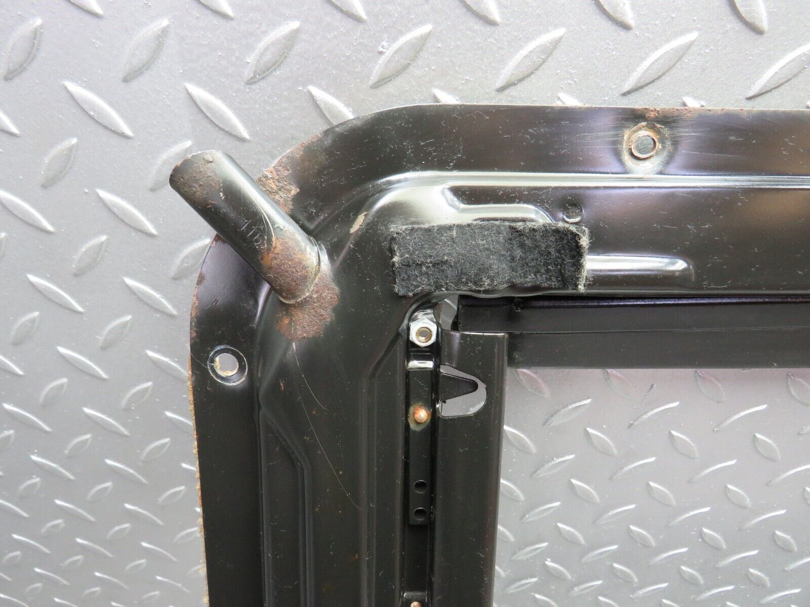 32578 Mercedes-Benz S124 300TE Wagon Power Sunroof Frame 2017800144