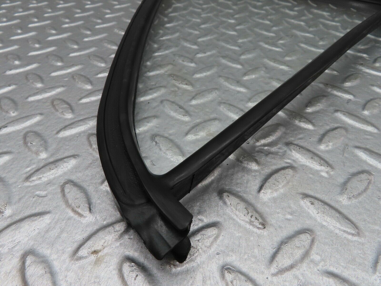 18074 Mercedes-Benz W123 200 Rear Left Quarter Window Glass 1237350124