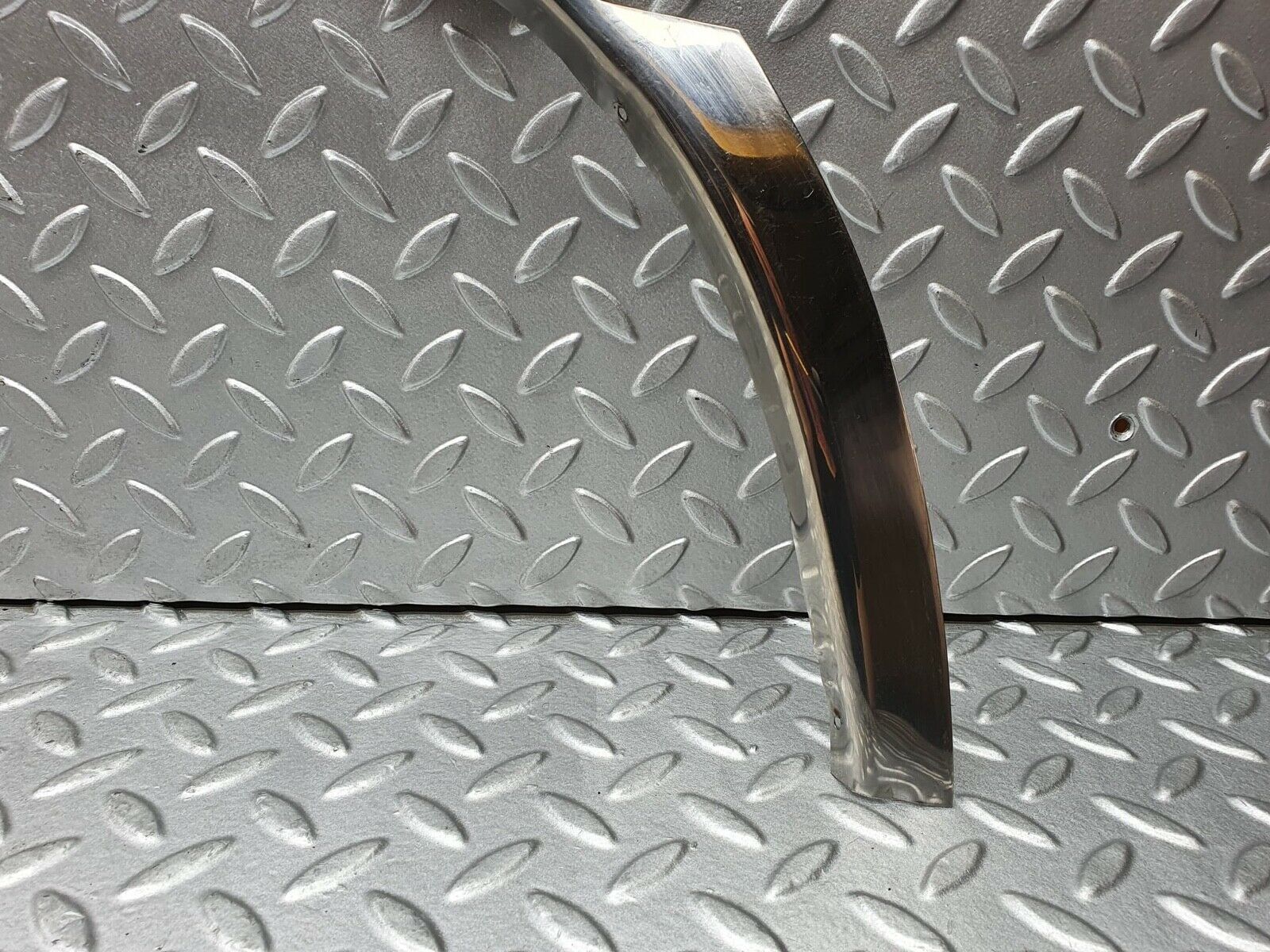 0141 Mercedes-Benz W116 350SE Rear Left Chrome Wheel Arch Trim