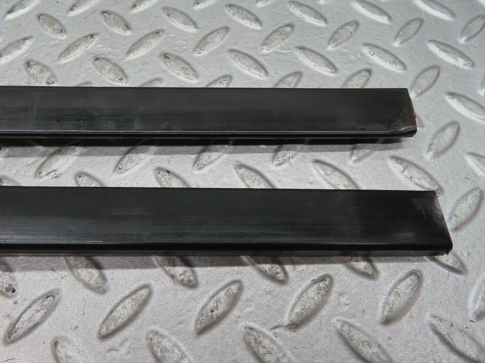 17692 Mercedes-Benz W116 450SEL Seat Belt Runner