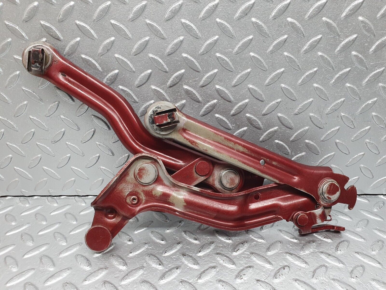 41006 Mercedes-Benz W126 300SE Bonnet Hinge Left Side