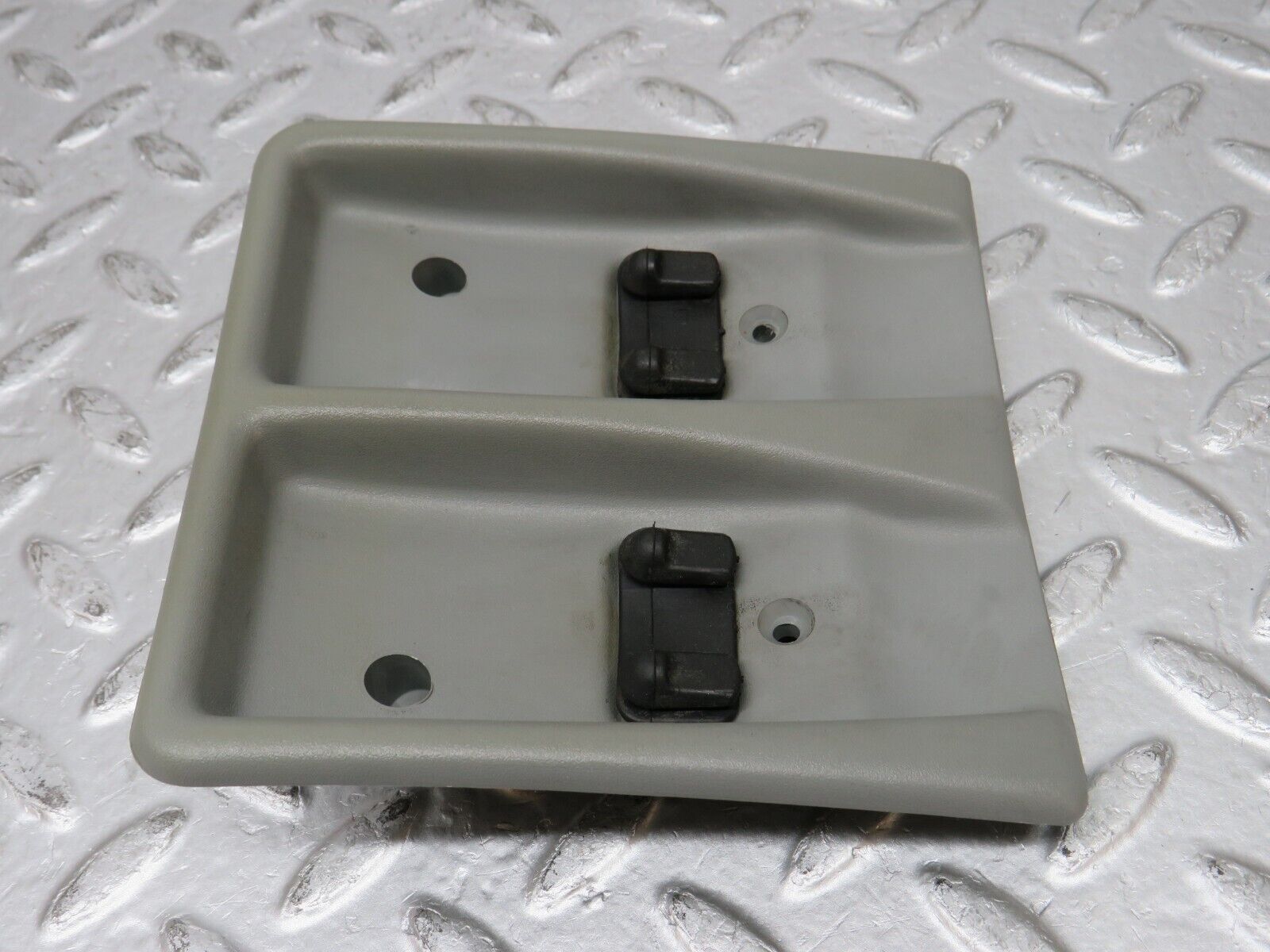 32722 Mercedes-Benz S124 300TE Wagon Seat Belt Buckle Holder 1246840418