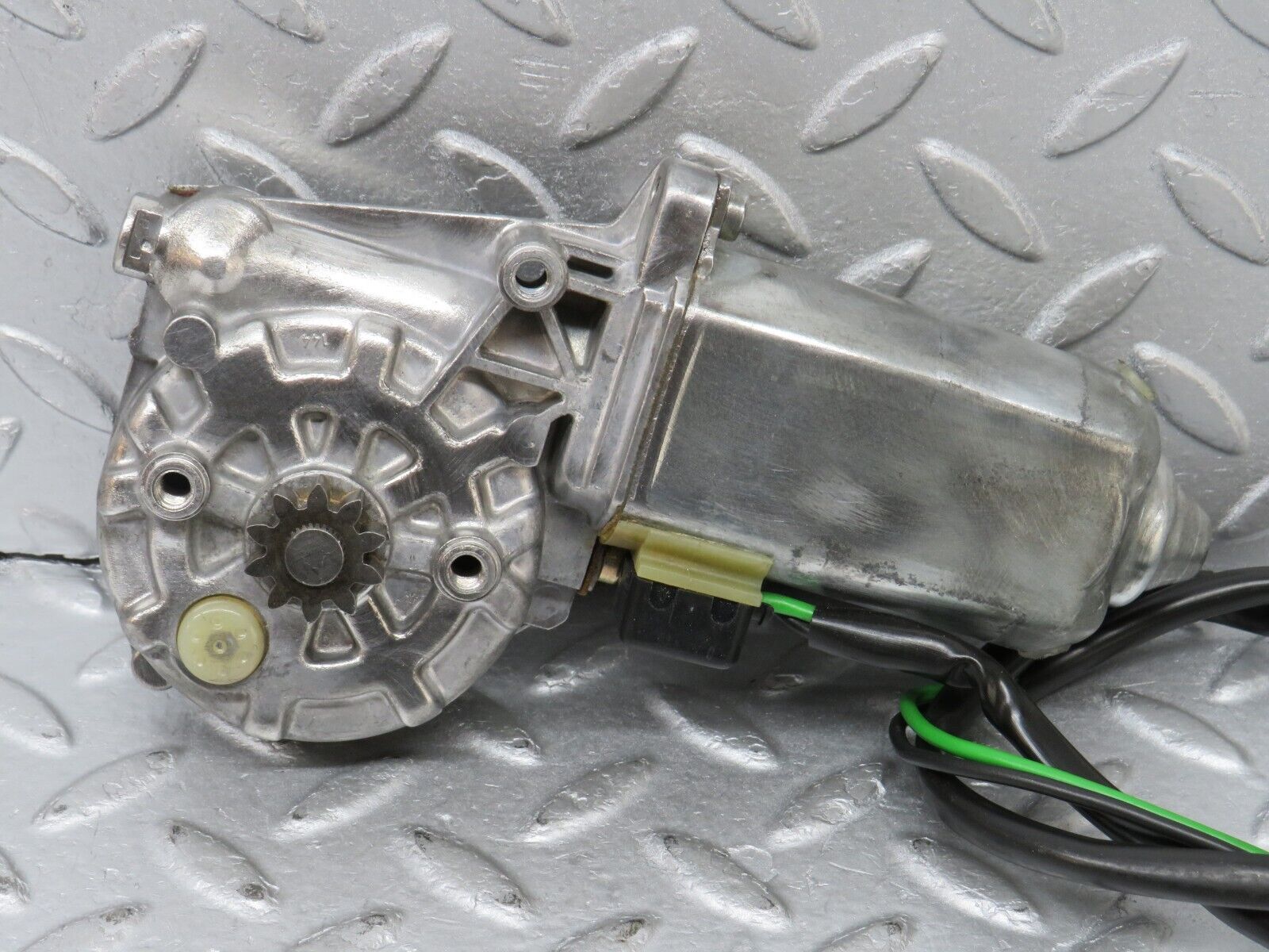 36155 Mercedes-Benz W126 420SE Rear Left Window Regulator Motor 0130821037