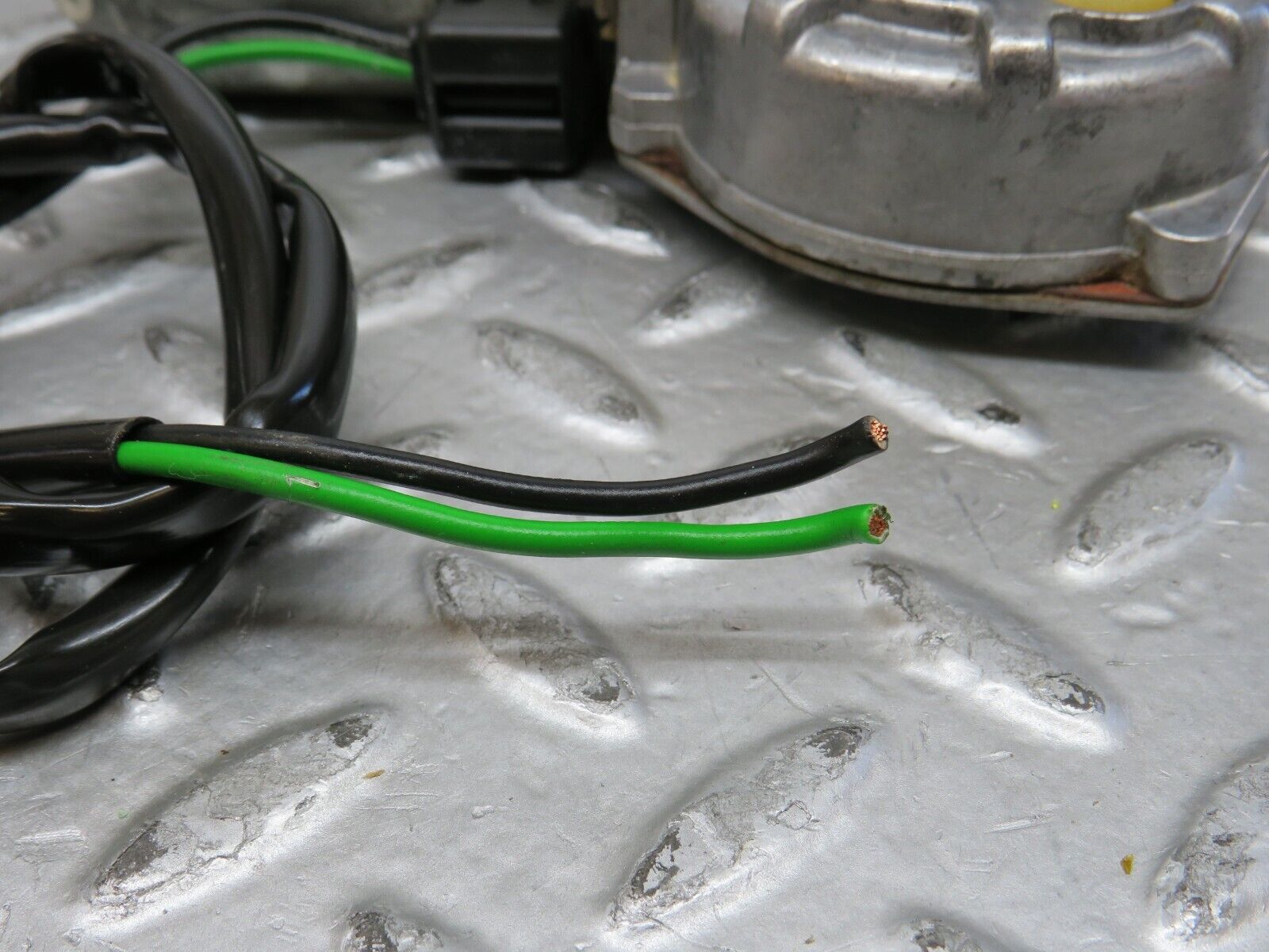 28734 Mercedes-Benz W123 230E Rear Right Window Regulator Motor 0130821016