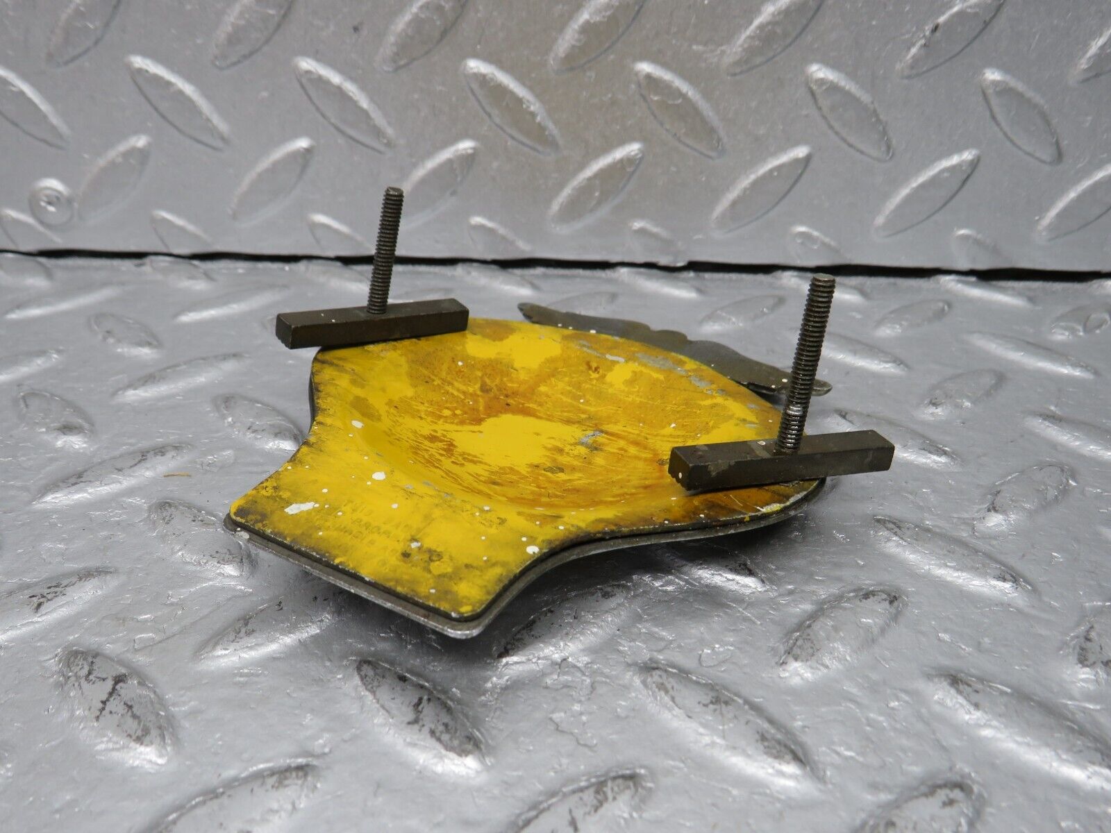 38172 AA / The Automobile Association Vintage Membership Badge 6C41462 (1962/63)