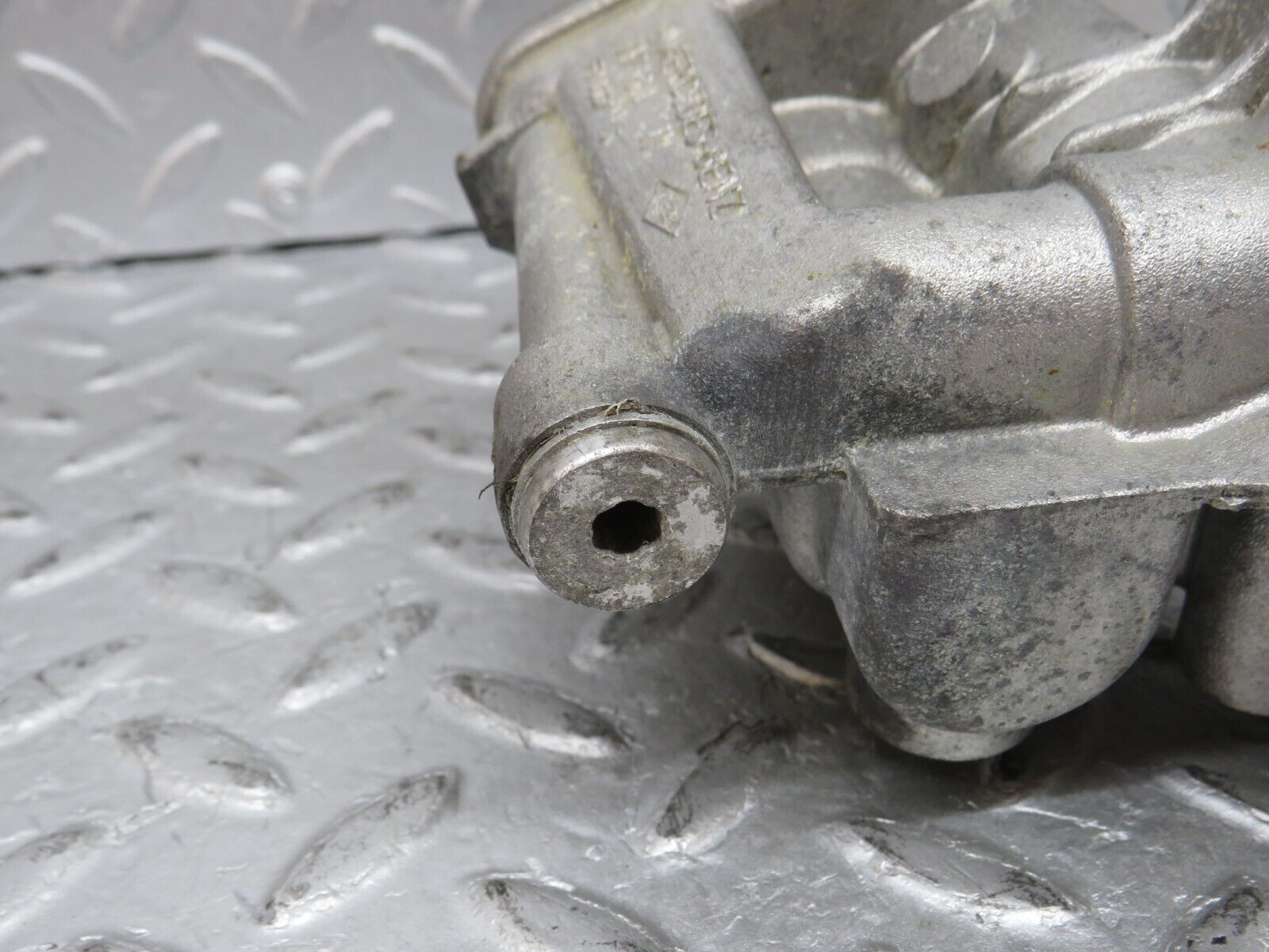 36333 Mercedes-Benz W126 420SE Oil Filter Housing 1171802611 1171840008