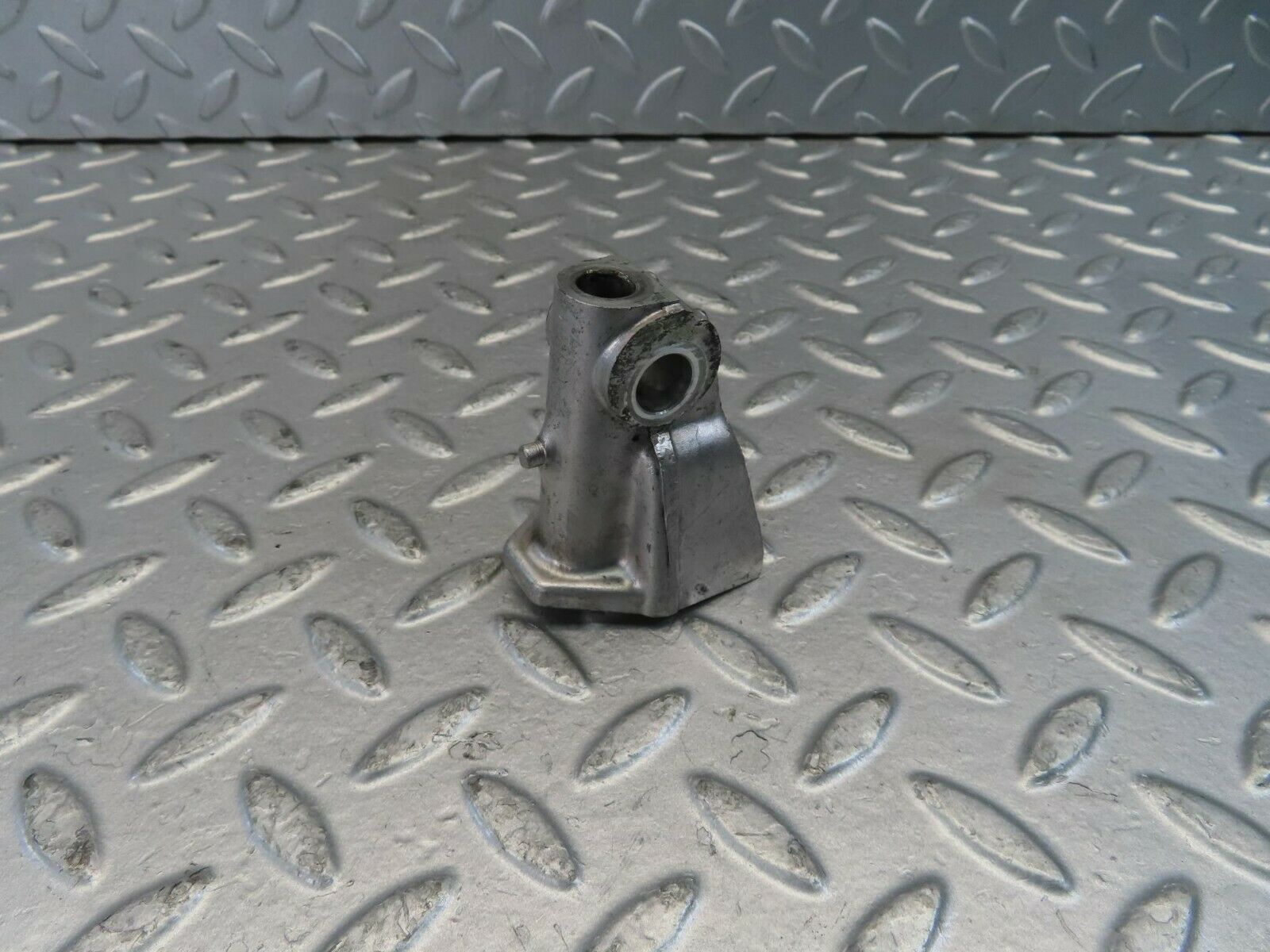 10970 Mercedes-Benz W115 220D Rocker Arm Support 6150550110