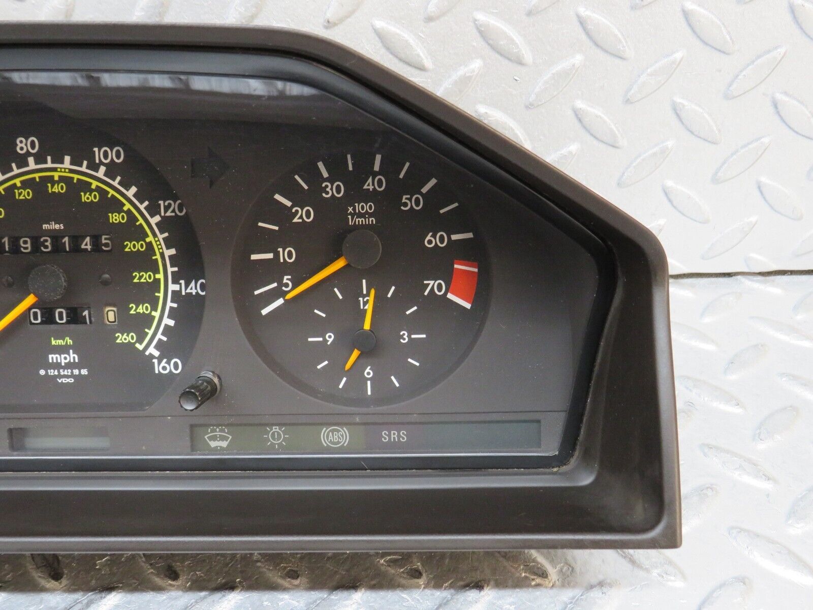 37980 Mercedes-Benz A124 320E Cabriolet Instrument Cluster VDO 1244406447 1245421965