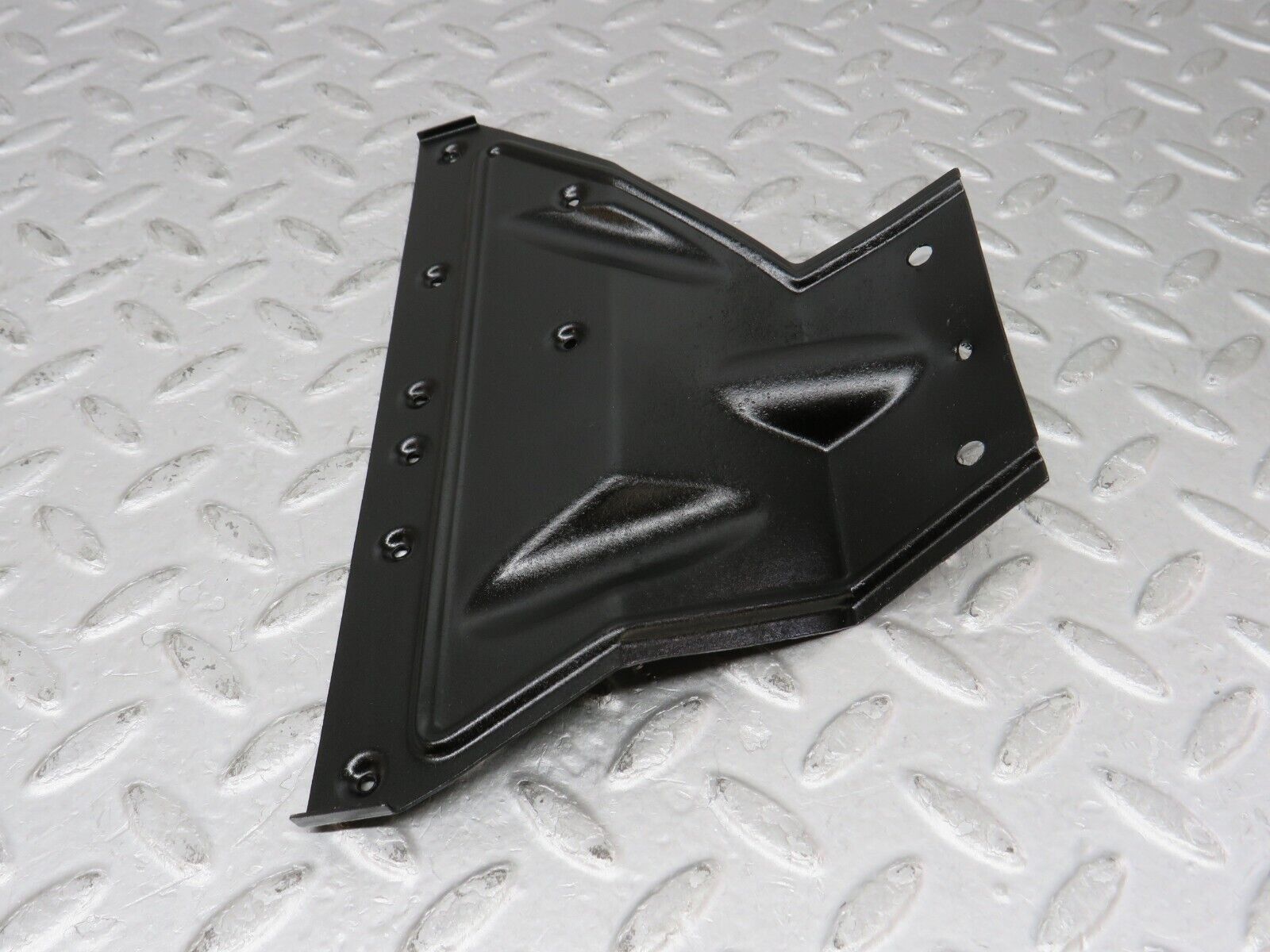 35783 Mercedes-Benz W108 Engine Bay Wire Cover