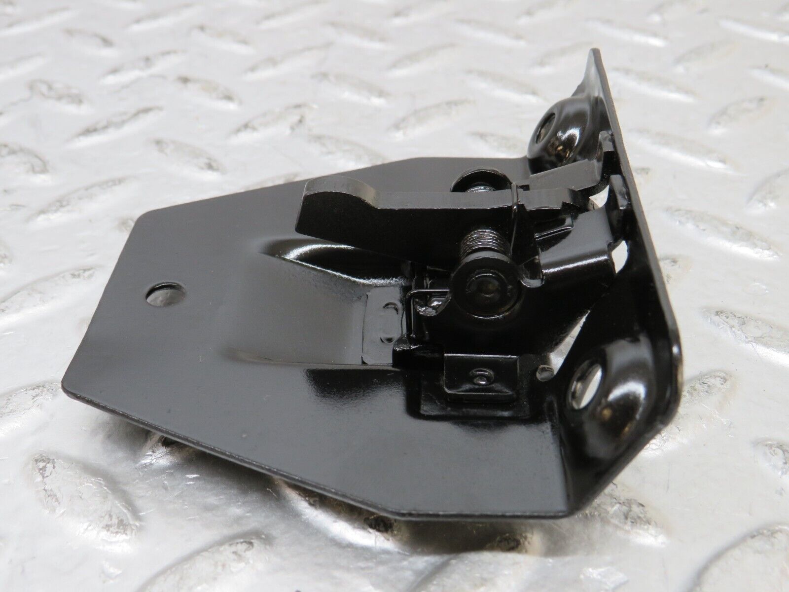 26113 Mercedes-Benz W116 450SE Trunk Boot Lock Latch 1137500285