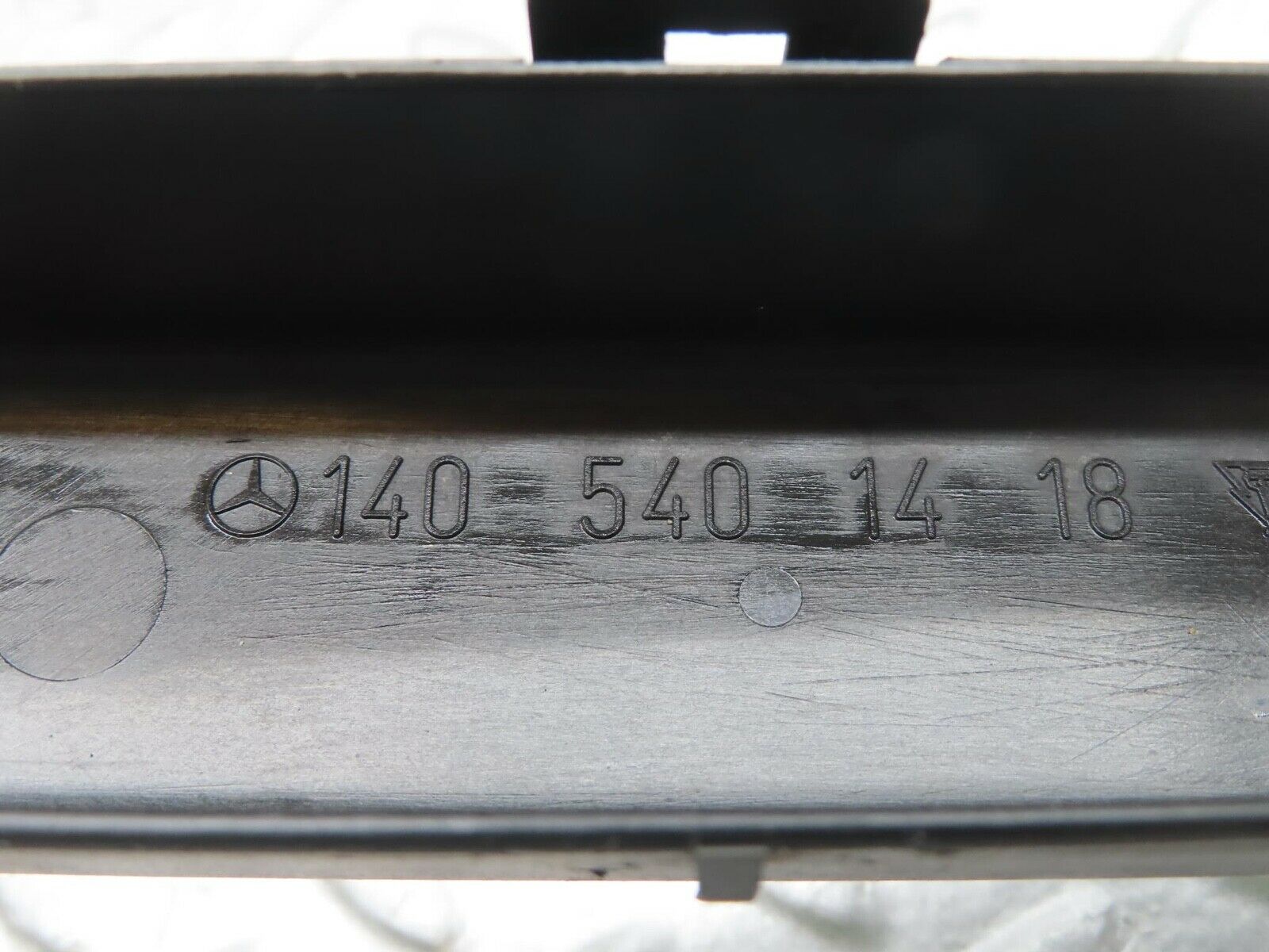 14876 Mercedes-Benz W140 S320 Engine Bay Cable Channel 1405461564 1405401418