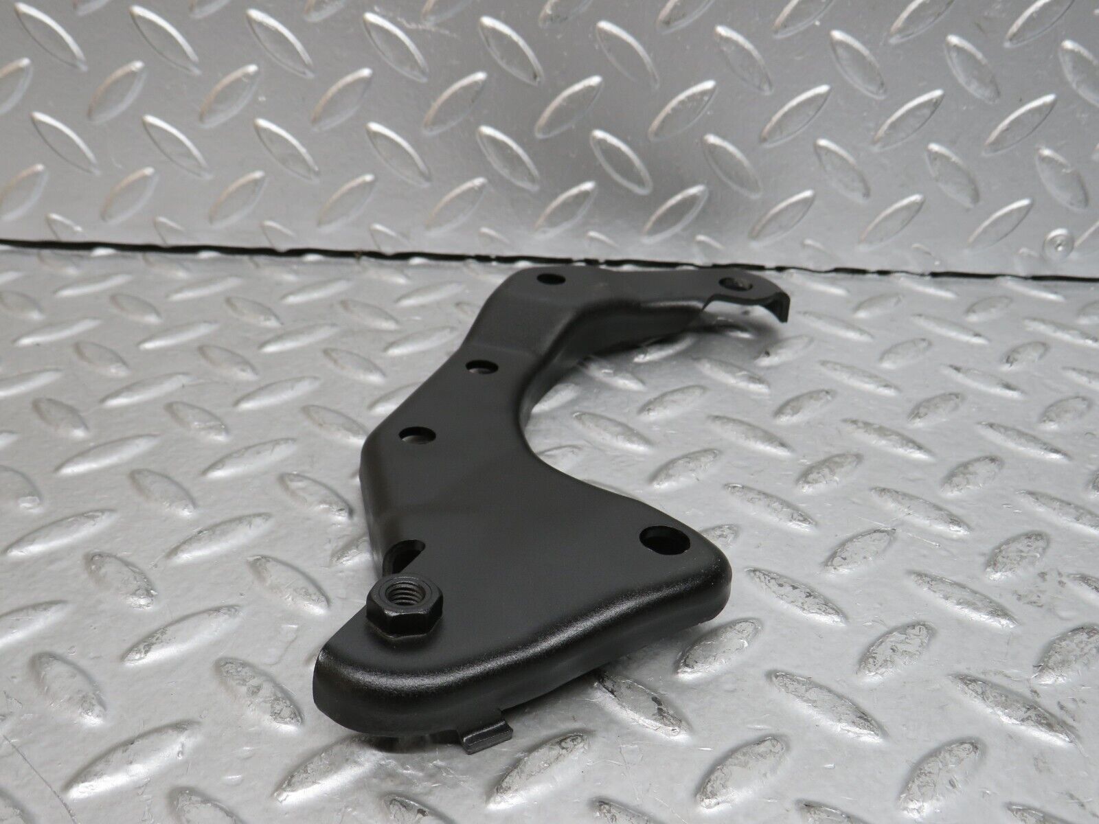 29559 Mercedes-Benz W124 230E Power Steering Pump Bracket