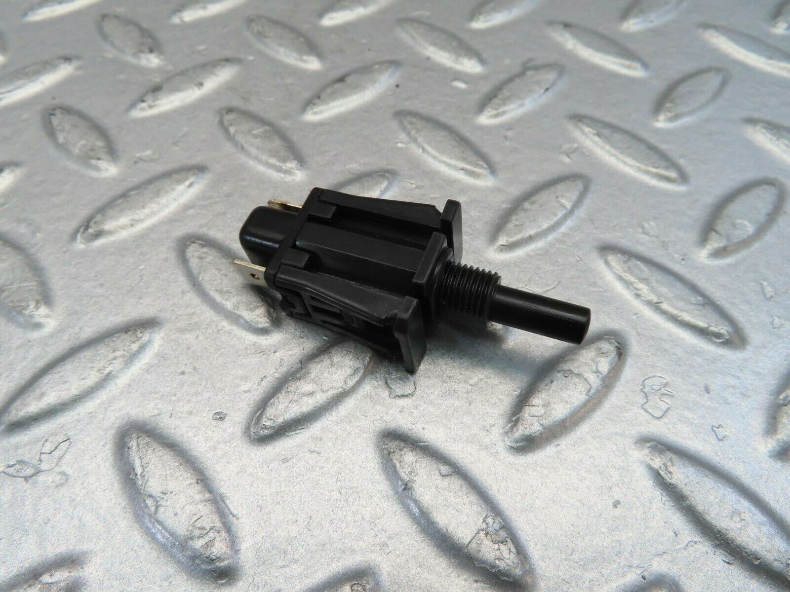 10934 Mercedes-Benz W123 230E Door Contact Switch 2018201110