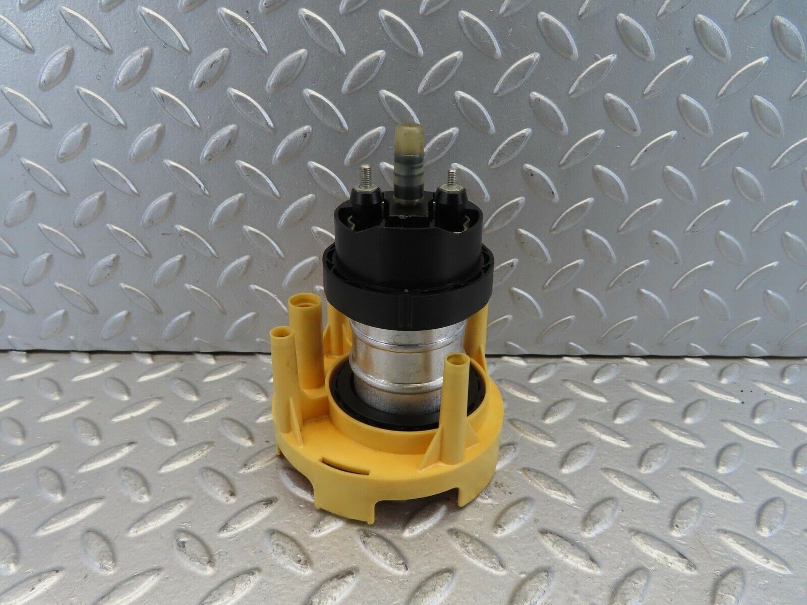 11250 Mercedes-Benz W221 S320 Fuel Pump Bosch 0580464107