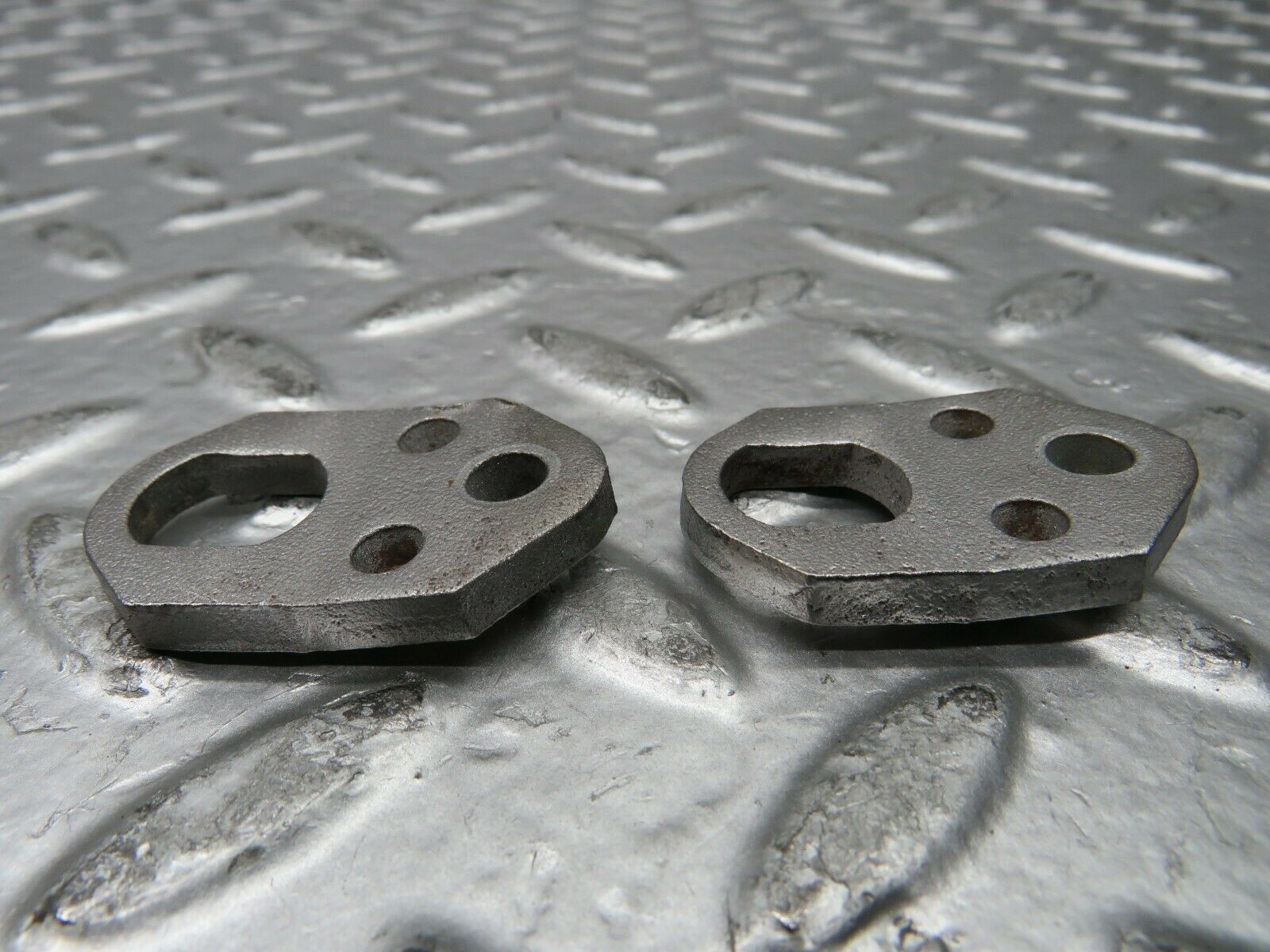 23170 Mercedes-Benz C107 450SLC Coupe Fuel Injector Bracket Pair