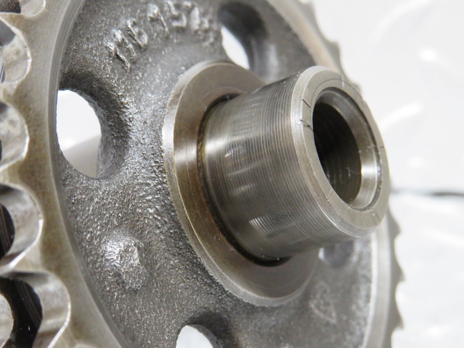 37121 Mercedes-Benz C126 420SEC Coupe Camshaft Intermediate Timing Gear 1161570414