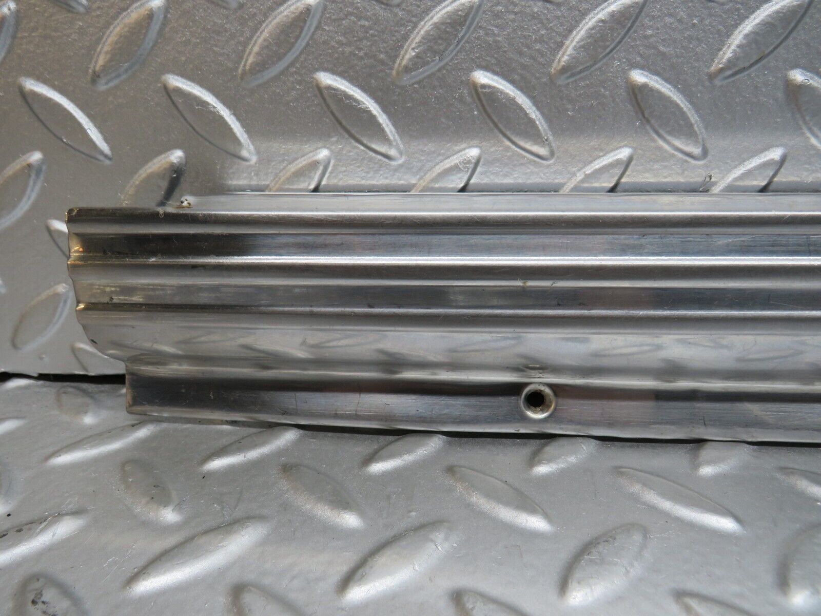 0843 Mercedes-Benz C107 350SLC Coupe Left Door Sill Chrome