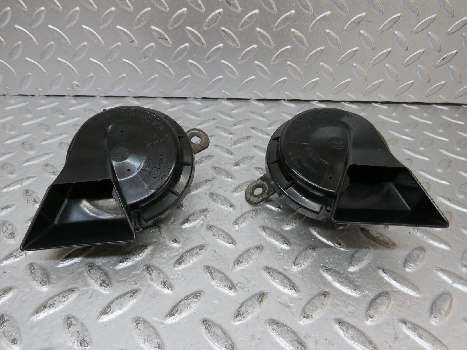 26418 Mercedes-Benz C124 220CE Coupe Horn Hella Pair 006812