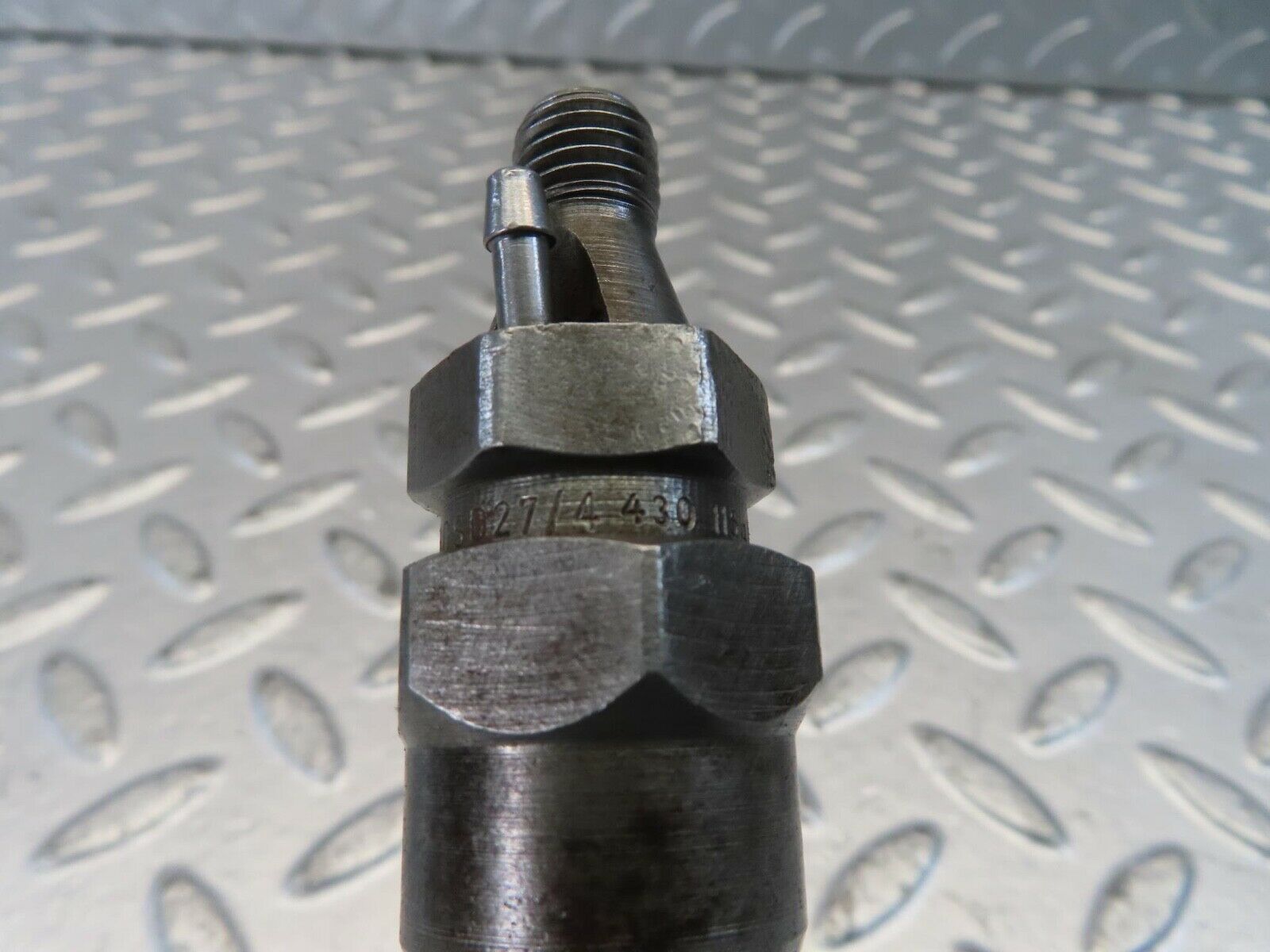 10985 Mercedes-Benz W115 220D Fuel Injector Bosch KCA30sd27/4